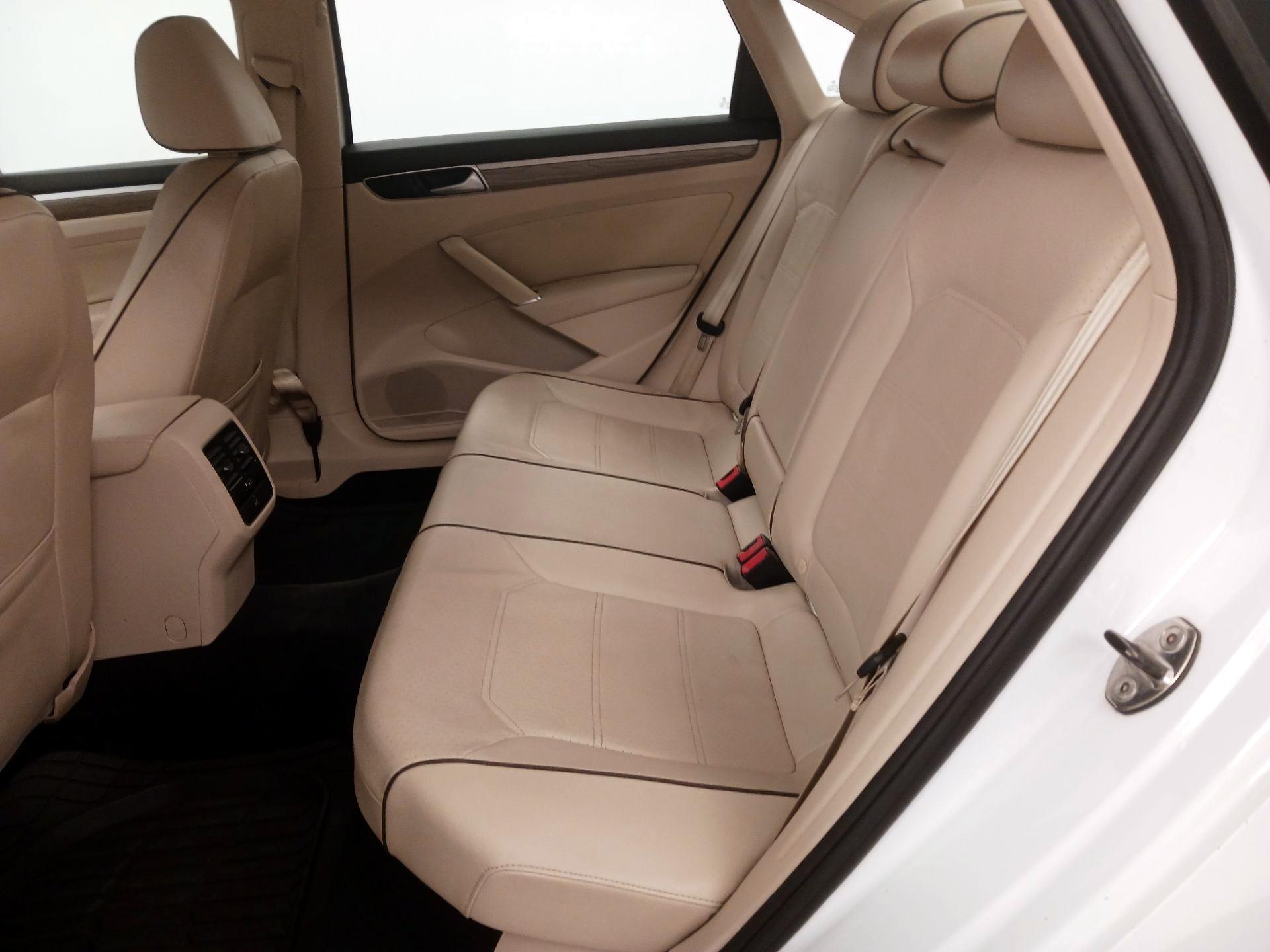 Thumbnail: 2016 Volkswagen Passat - 20