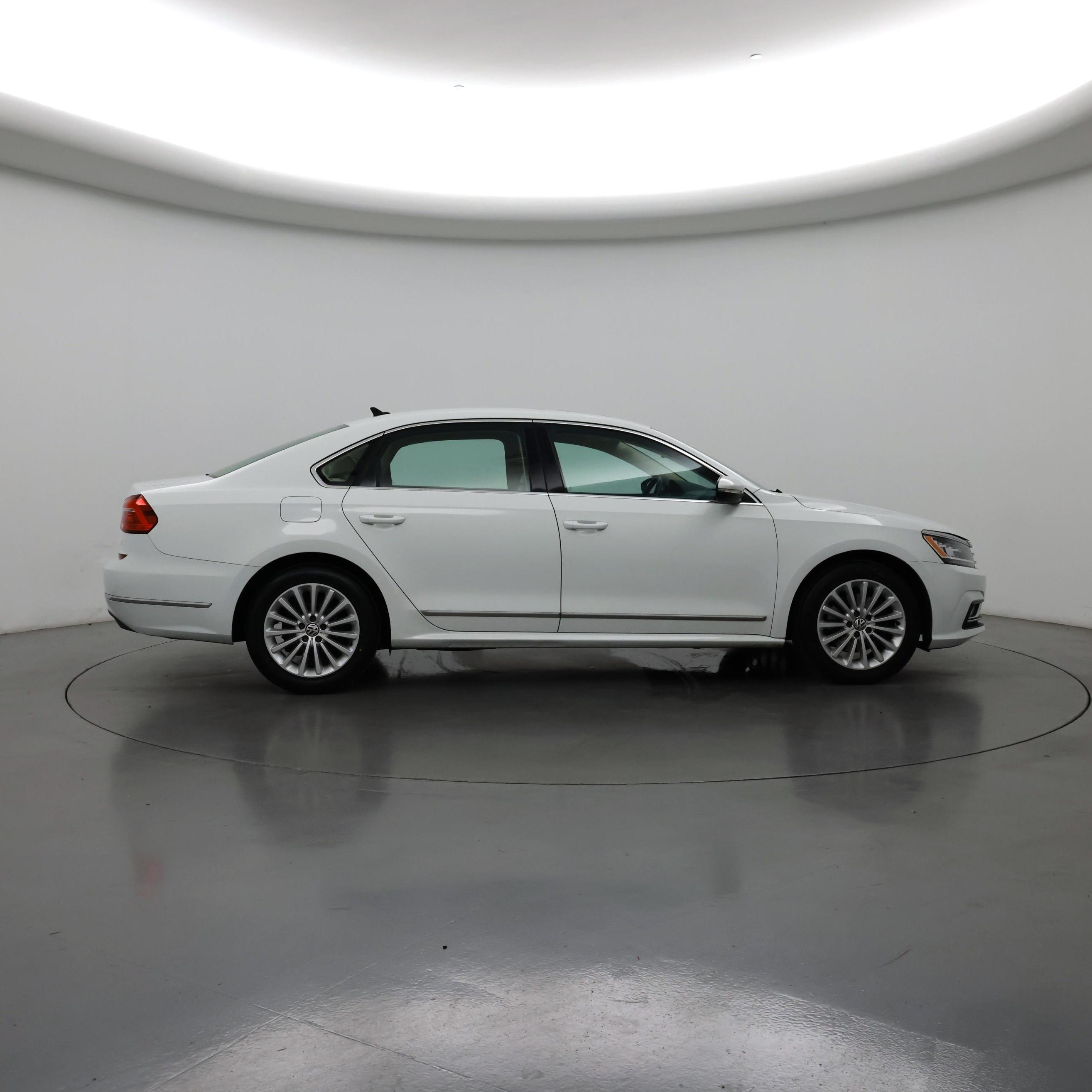 Thumbnail: 2016 Volkswagen Passat - 7