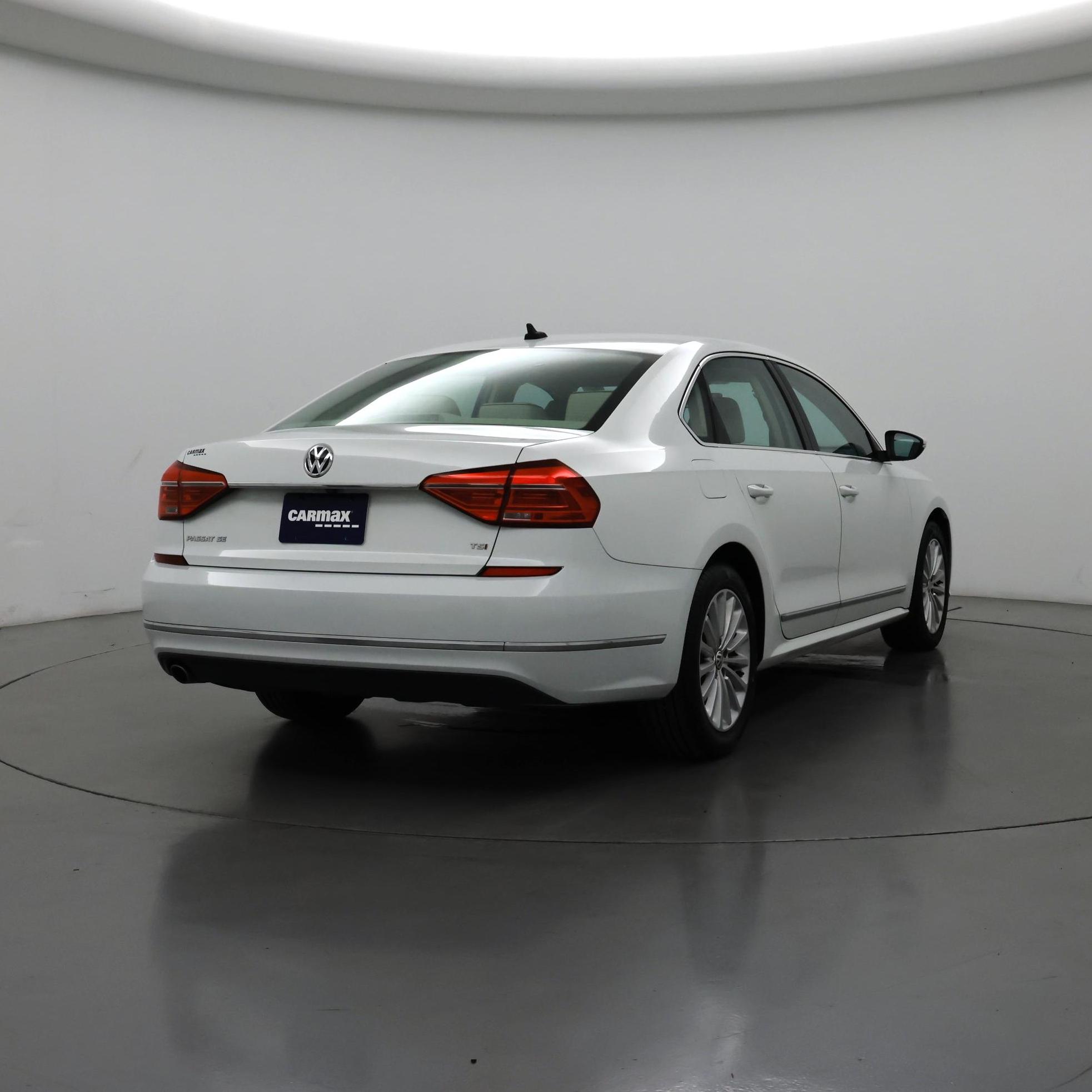 Thumbnail: 2016 Volkswagen Passat - 8