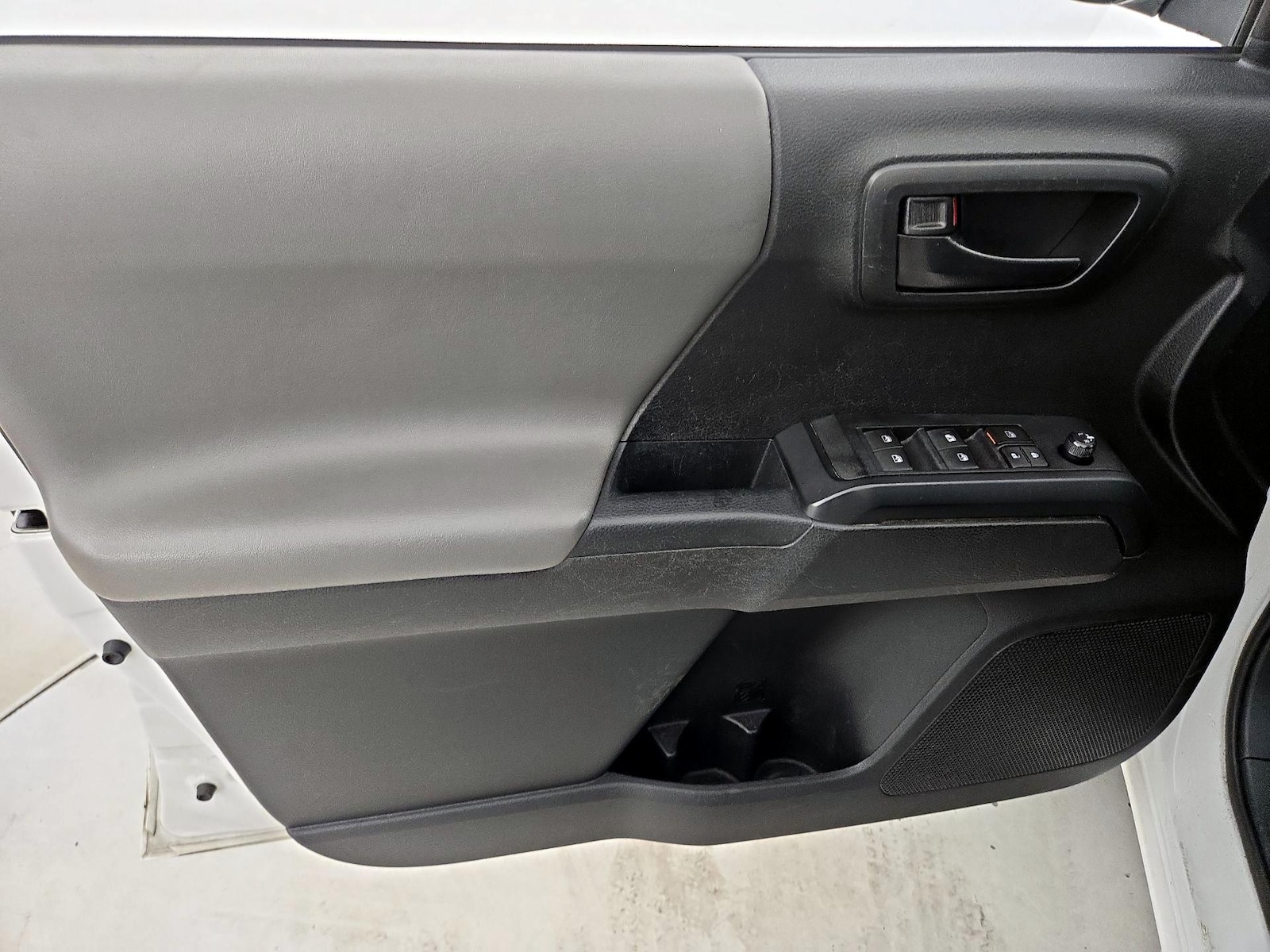 2022 Toyota Tacoma SR - Photo 13
