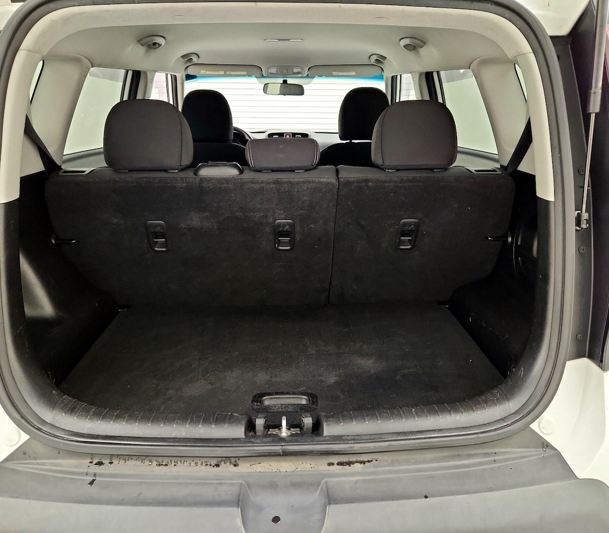 Trunk/Cargo (Seats Up)