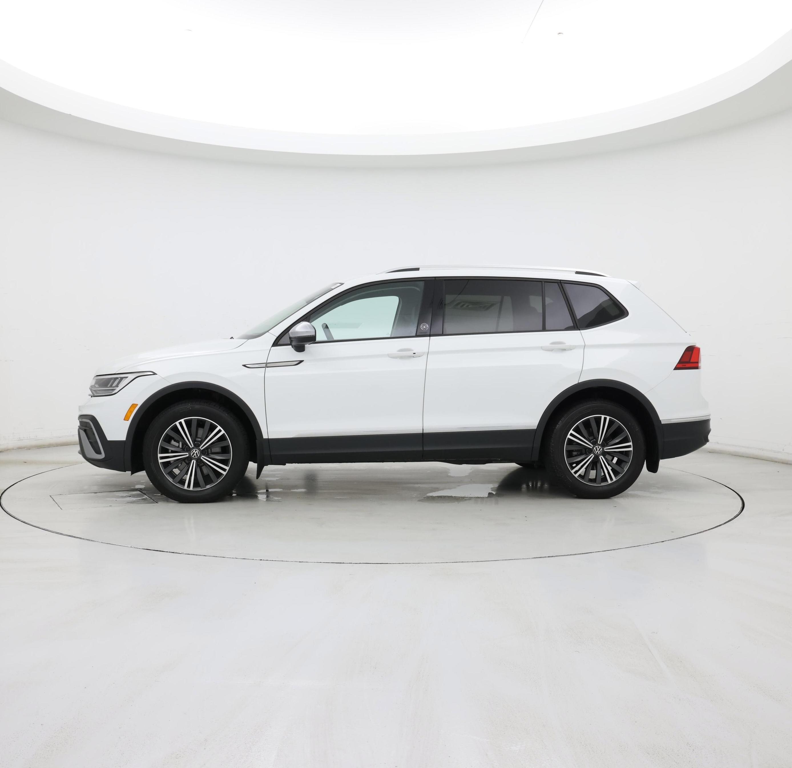 Thumbnail: 2024 Volkswagen Tiguan - 3