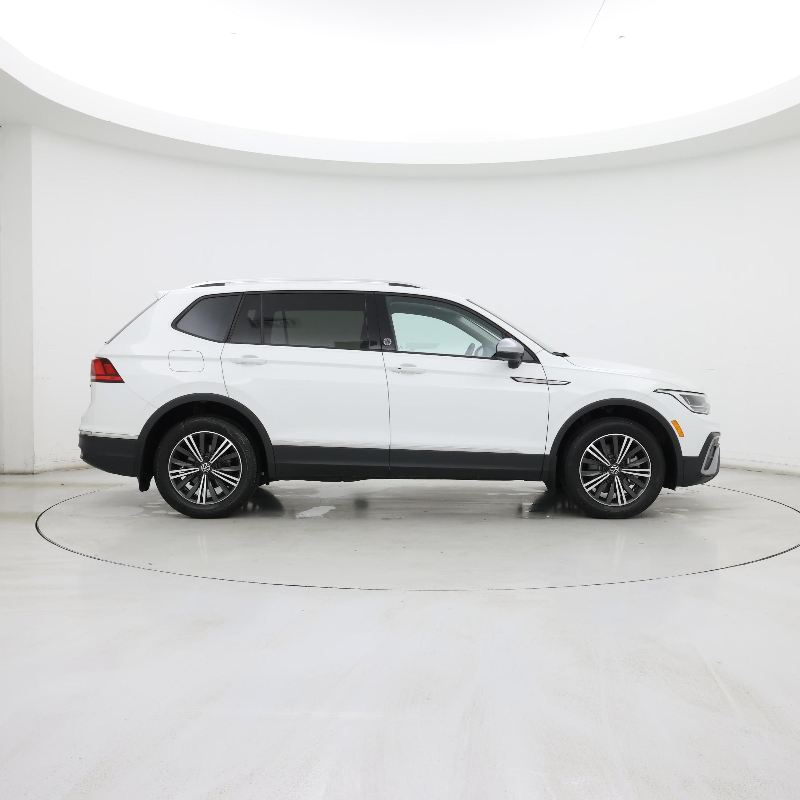 Thumbnail: 2024 Volkswagen Tiguan - 7