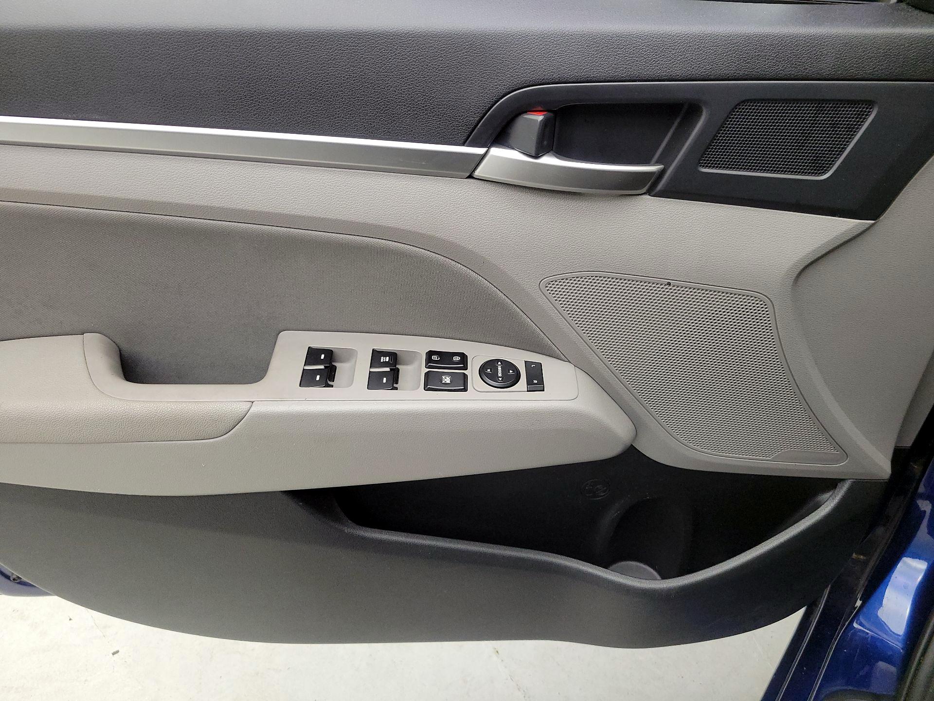 Thumbnail: 2020 Hyundai Elantra - 12