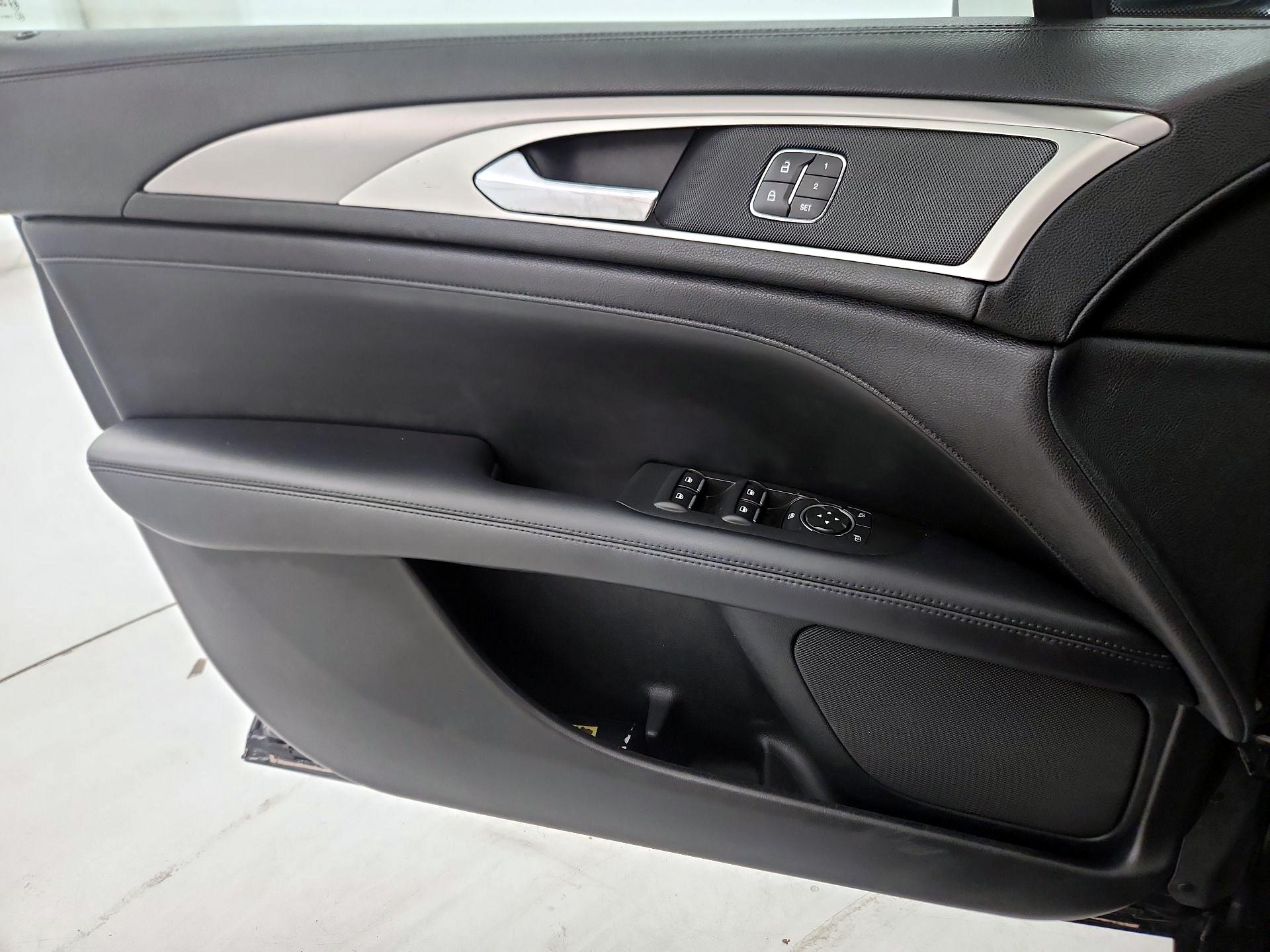 Thumbnail: 2017 Lincoln MKZ - 12
