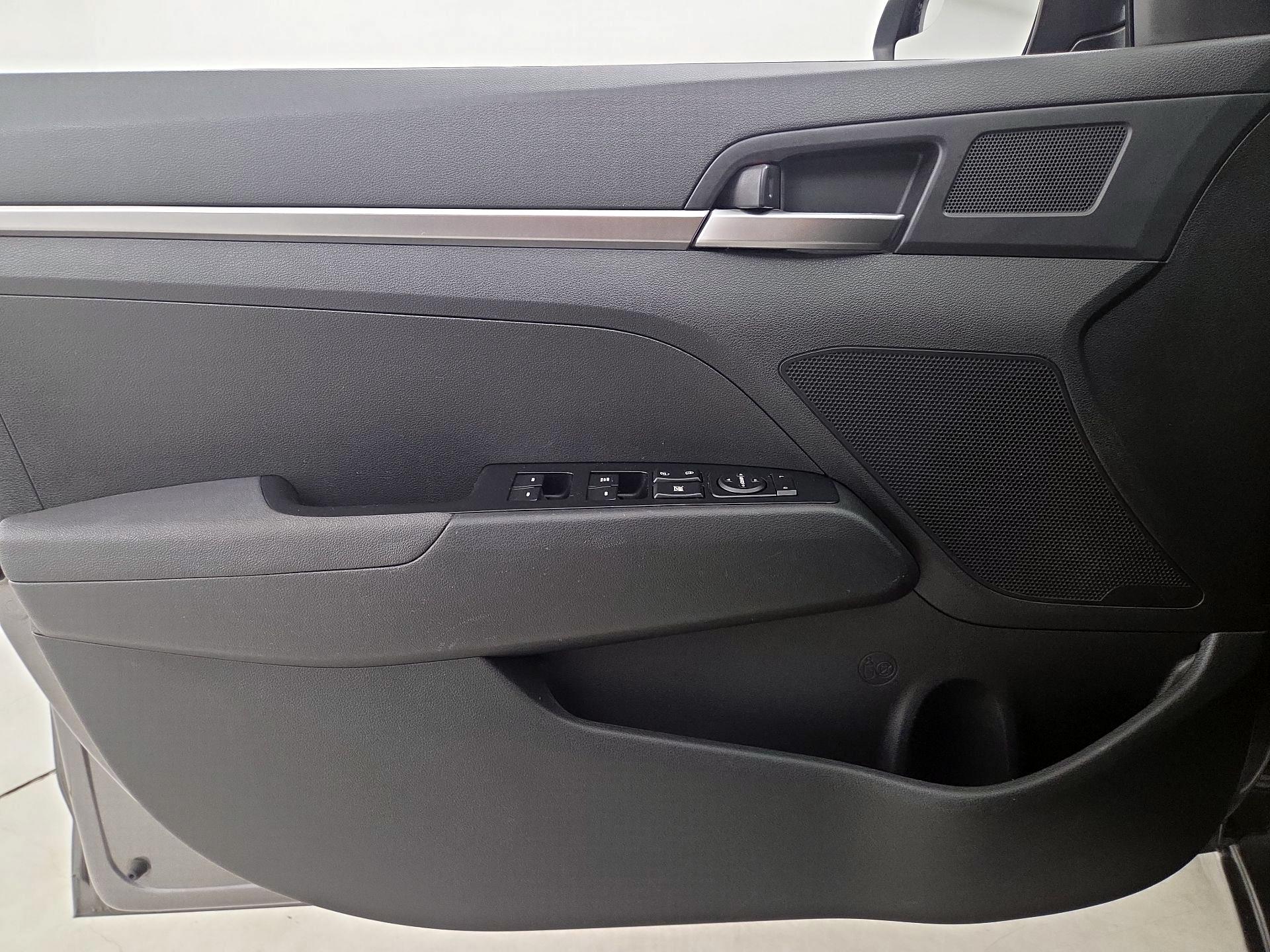 Thumbnail: 2020 Hyundai Elantra - 12
