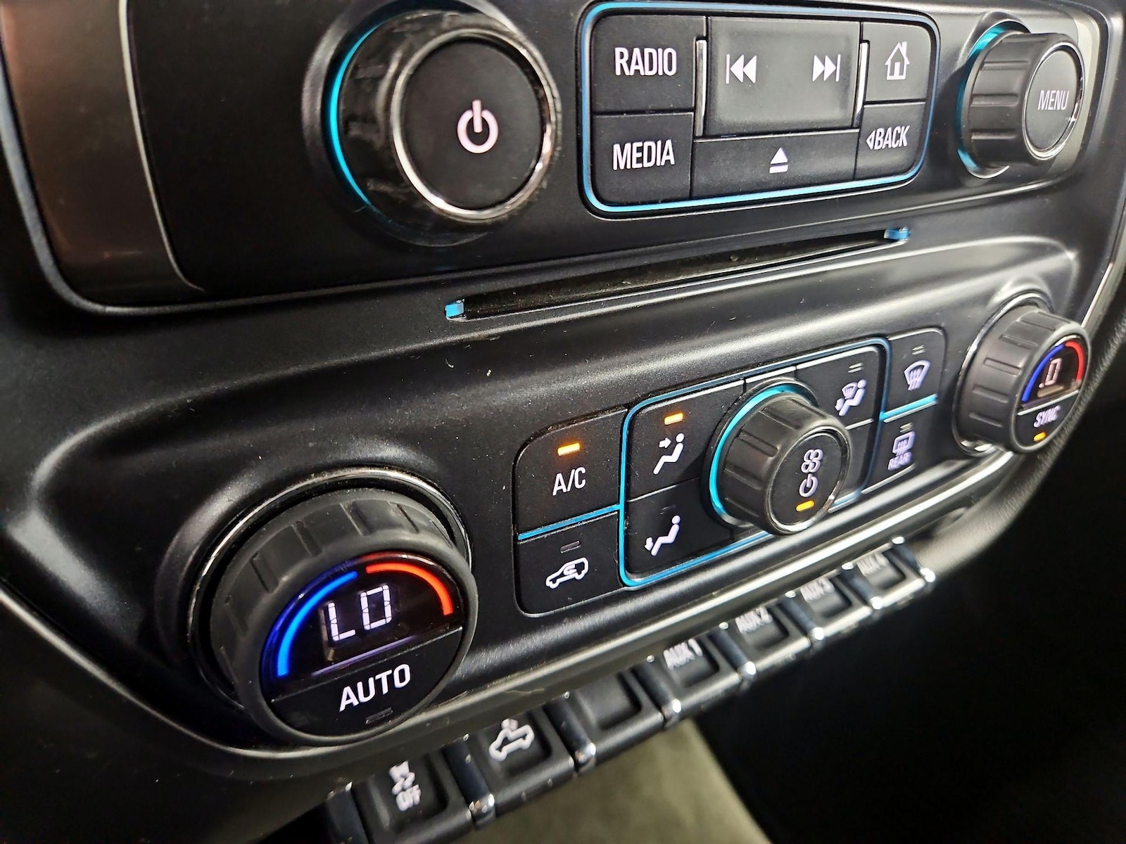 2017 Chevrolet Silverado 1500 LT - Photo 17