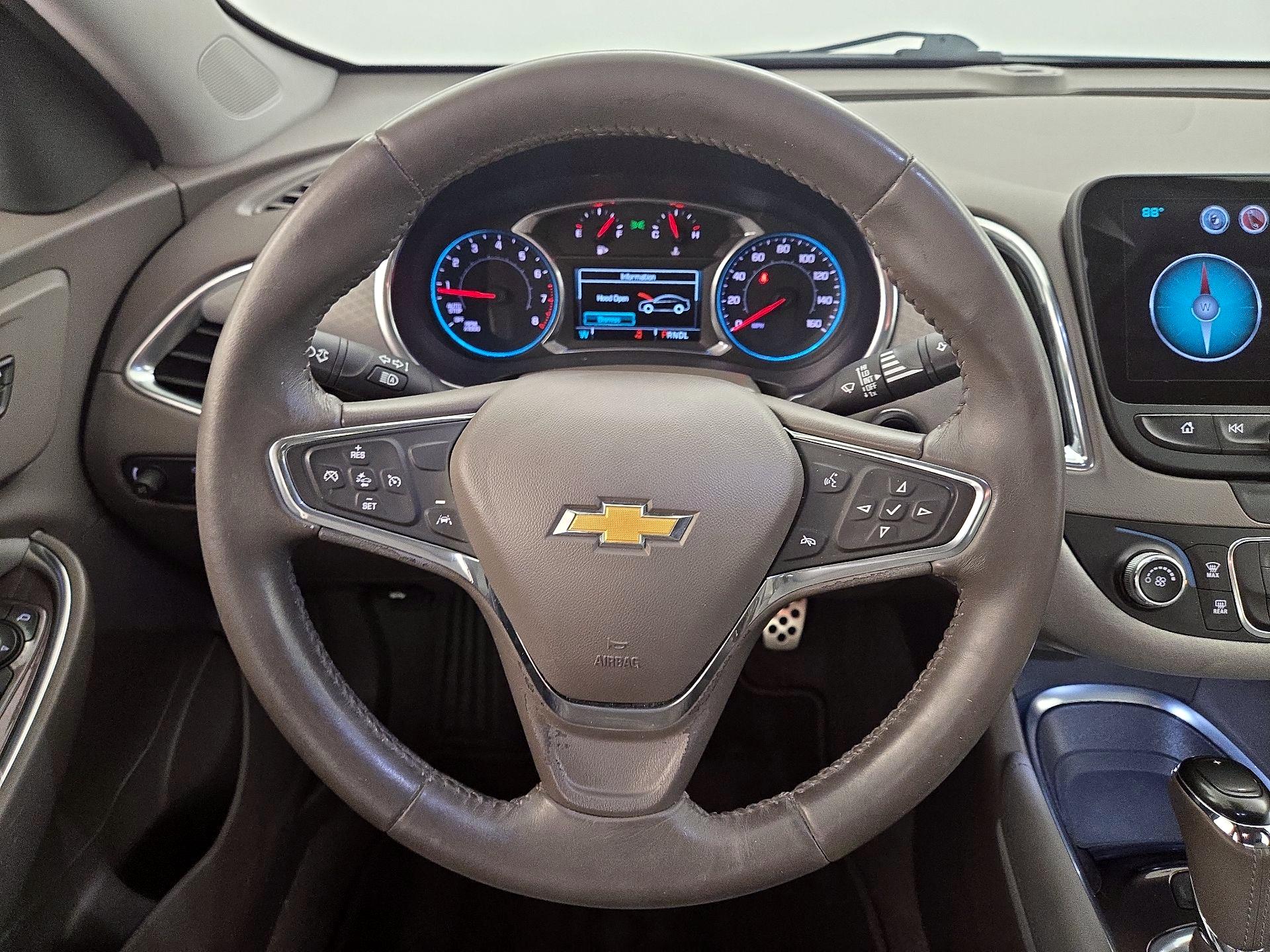 Thumbnail: 2016 Chevrolet Malibu - 10