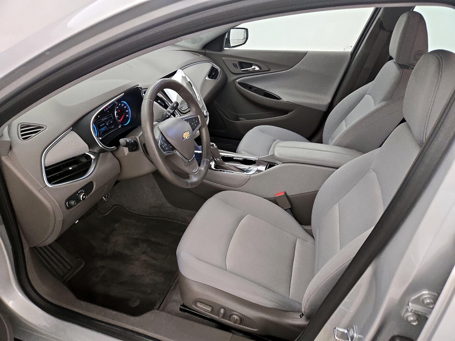 Thumbnail: 2016 Chevrolet Malibu - 11