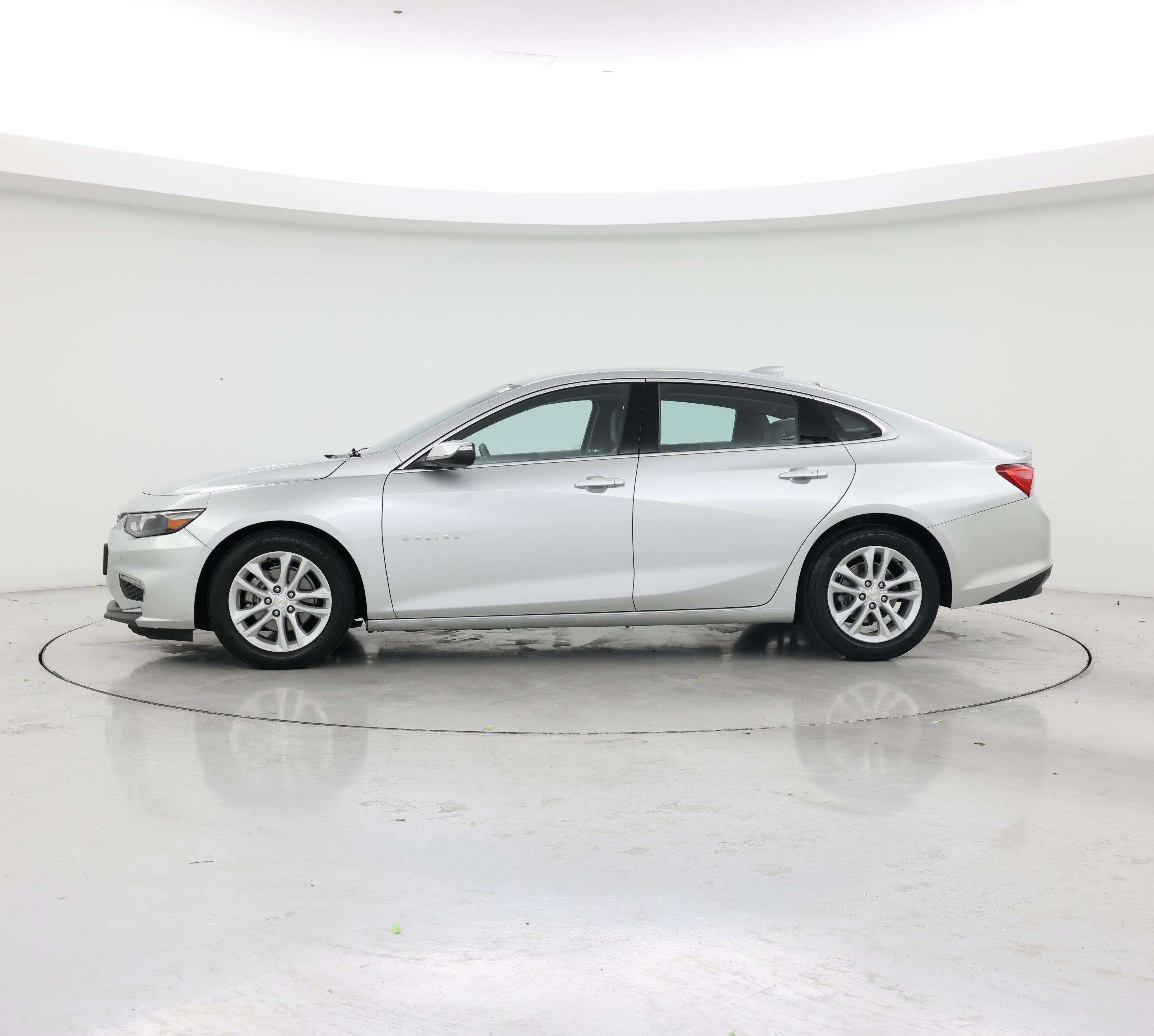 Thumbnail: 2016 Chevrolet Malibu - 3