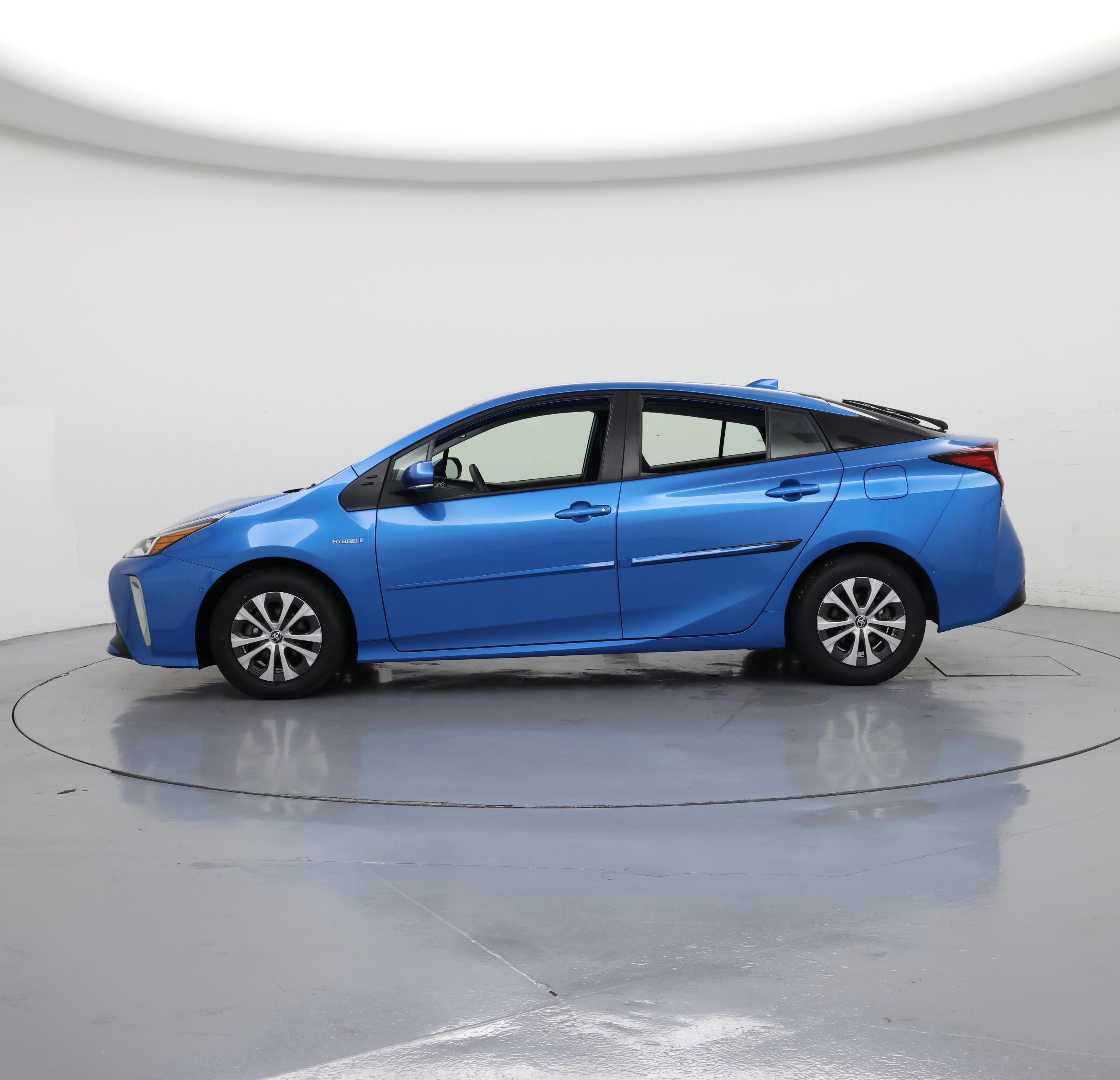 Thumbnail: 2021 Toyota Prius - 3