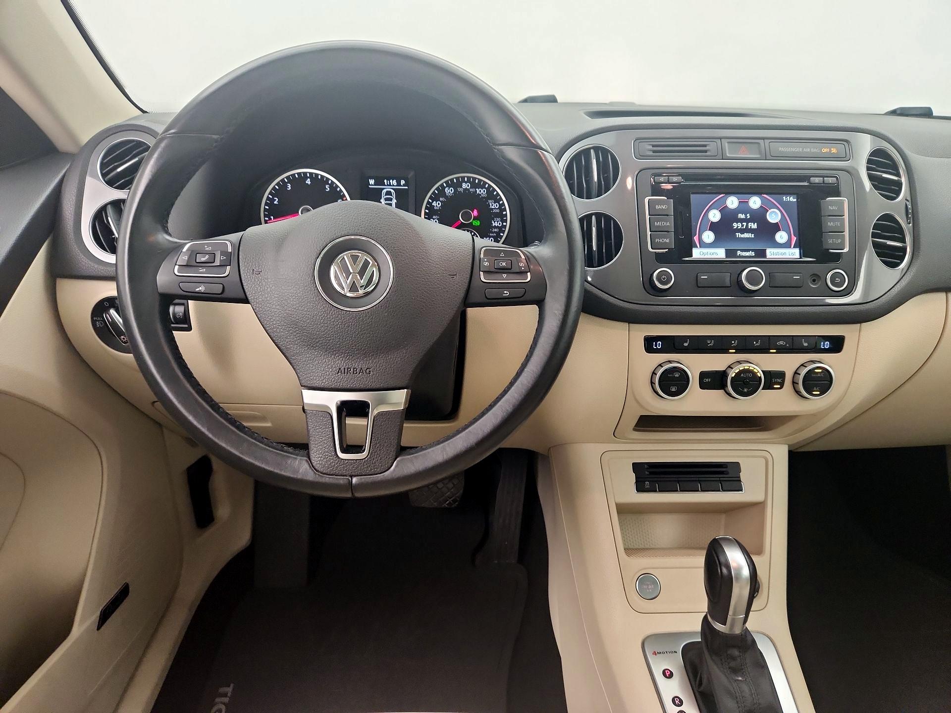 Thumbnail: 2015 Volkswagen Tiguan - 10