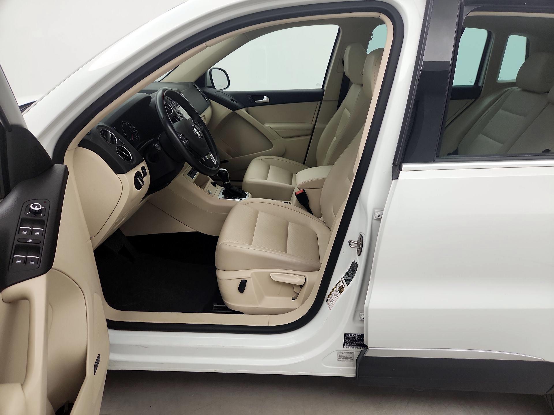 Thumbnail: 2015 Volkswagen Tiguan - 11