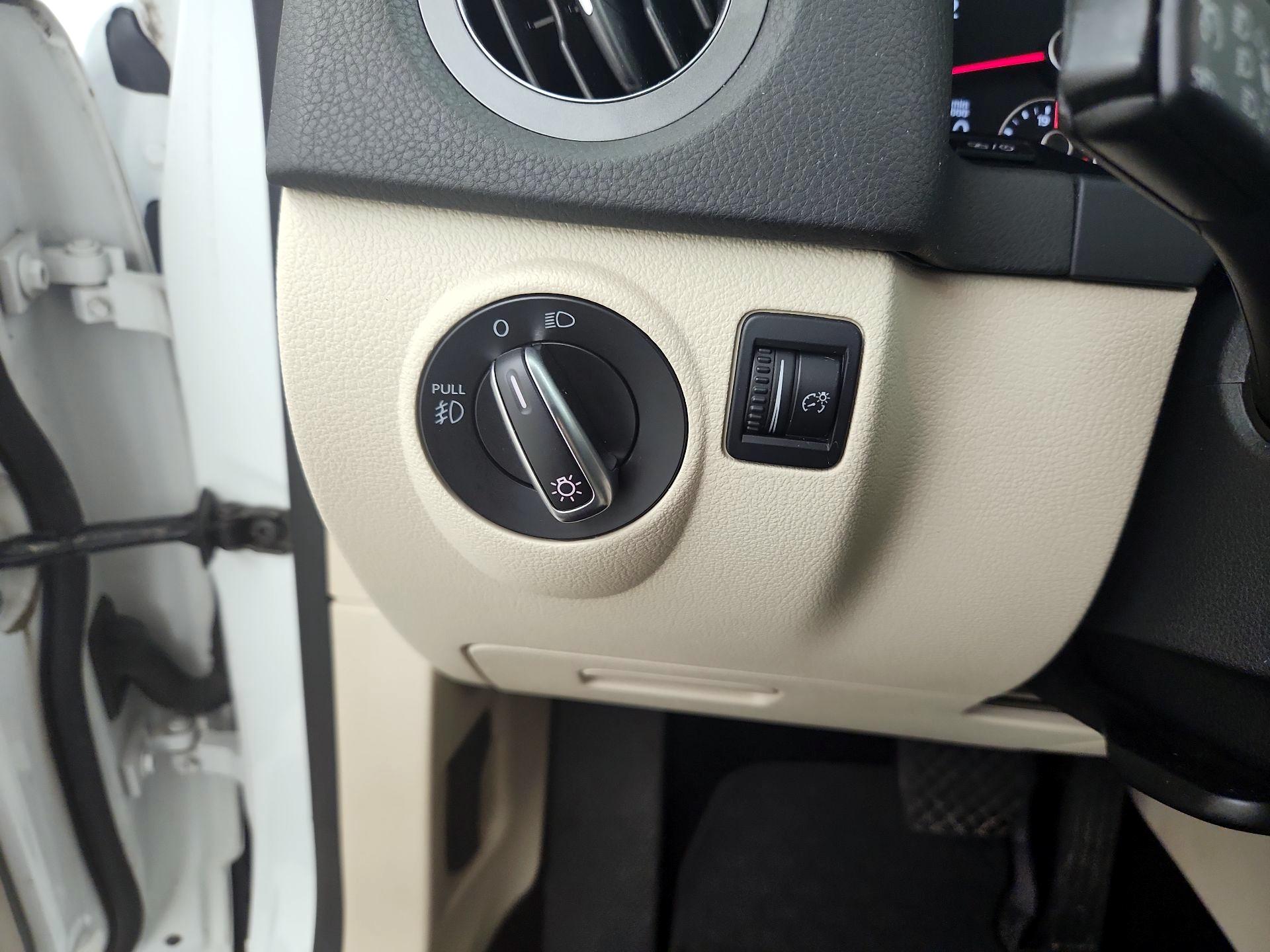 Thumbnail: 2015 Volkswagen Tiguan - 13
