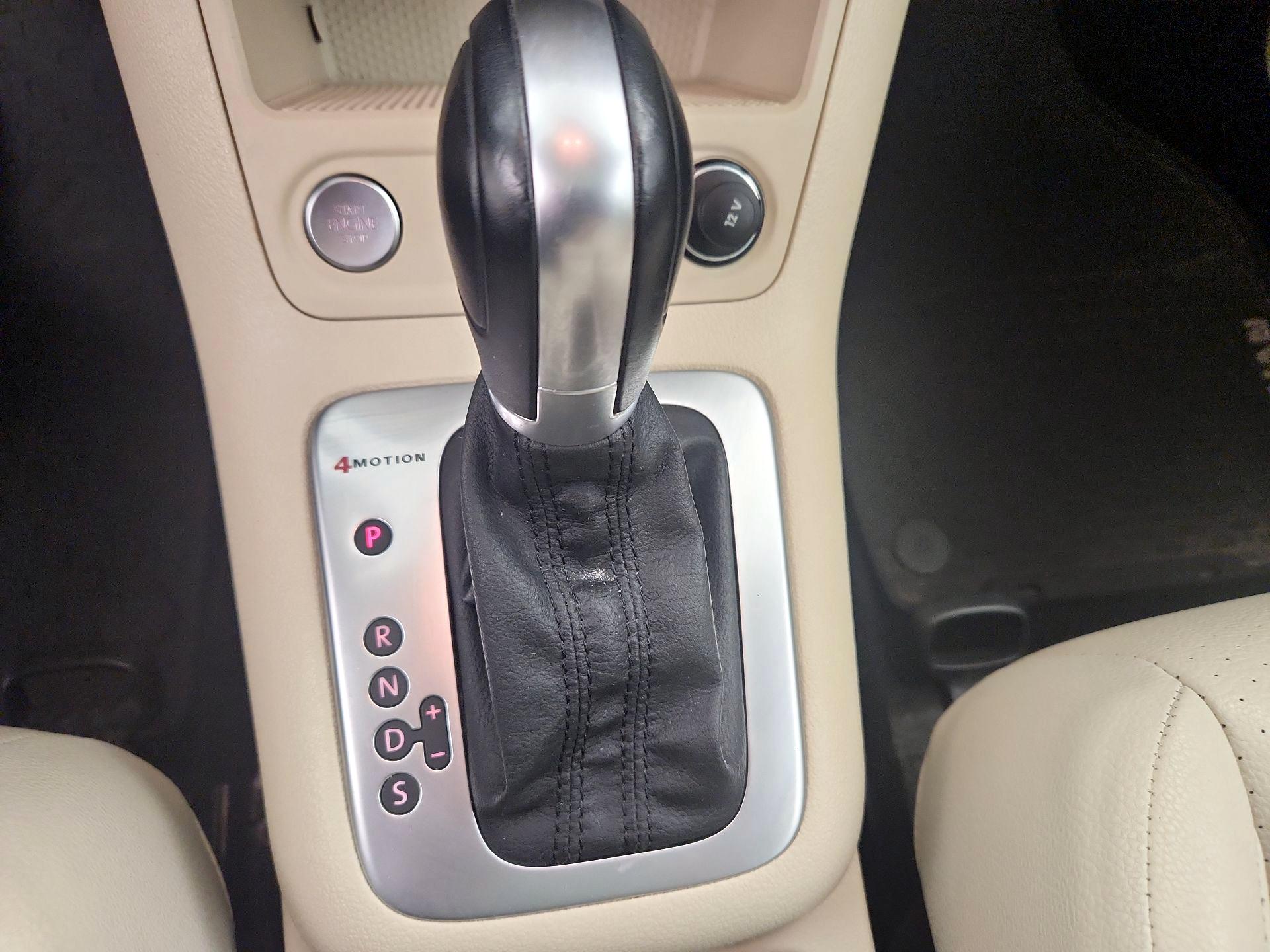 Thumbnail: 2015 Volkswagen Tiguan - 17