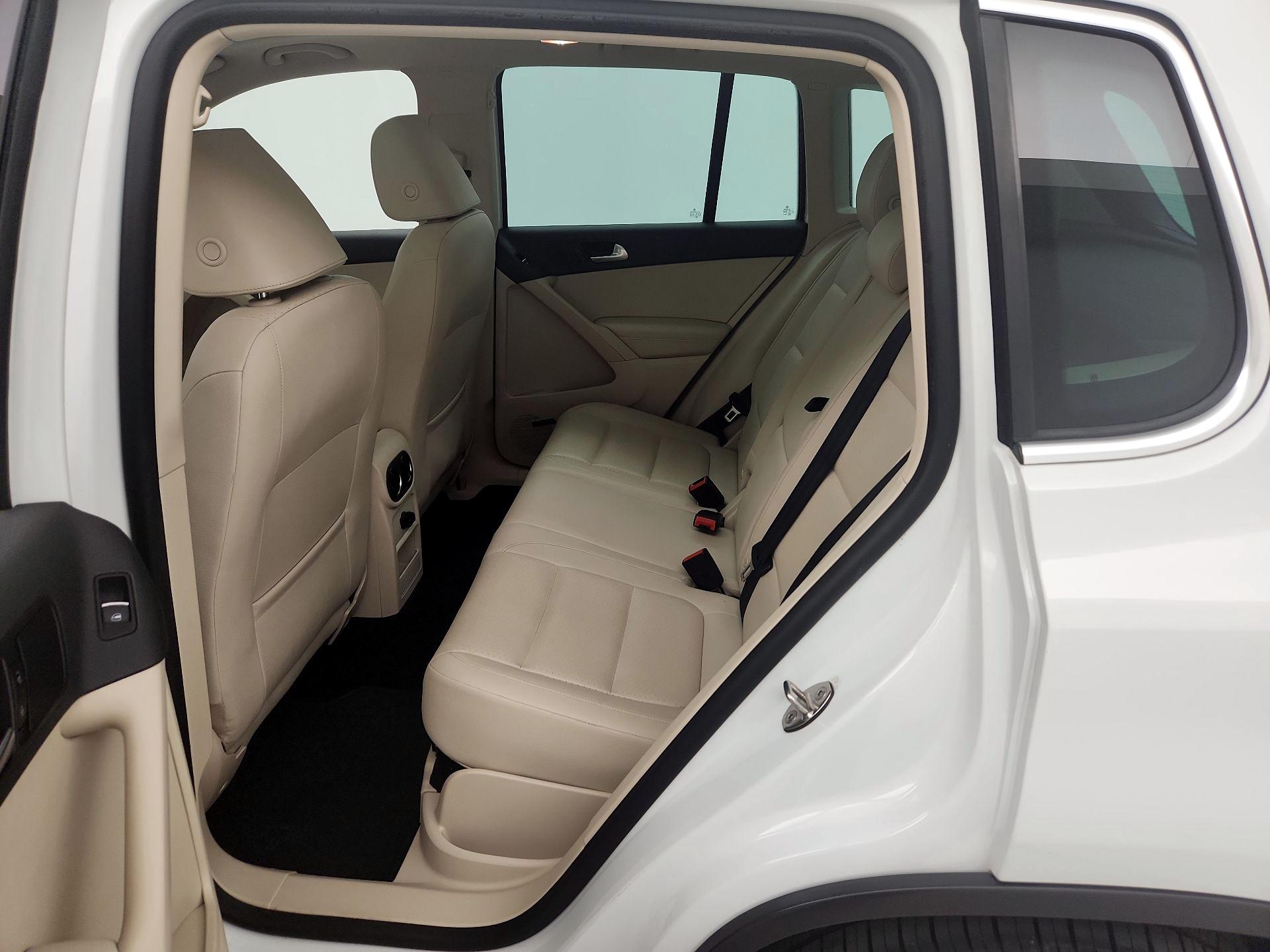 Thumbnail: 2015 Volkswagen Tiguan - 20