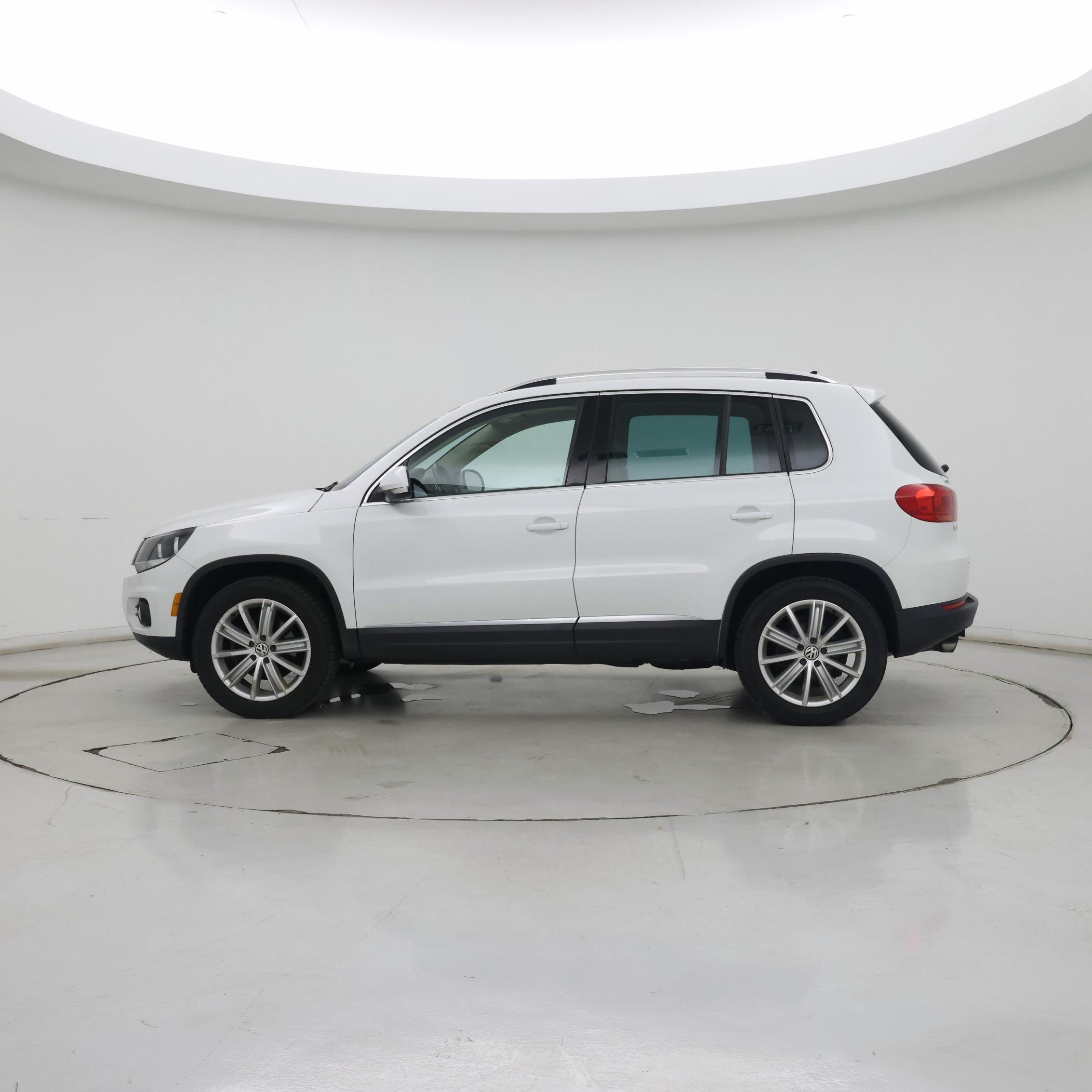 Thumbnail: 2015 Volkswagen Tiguan - 3