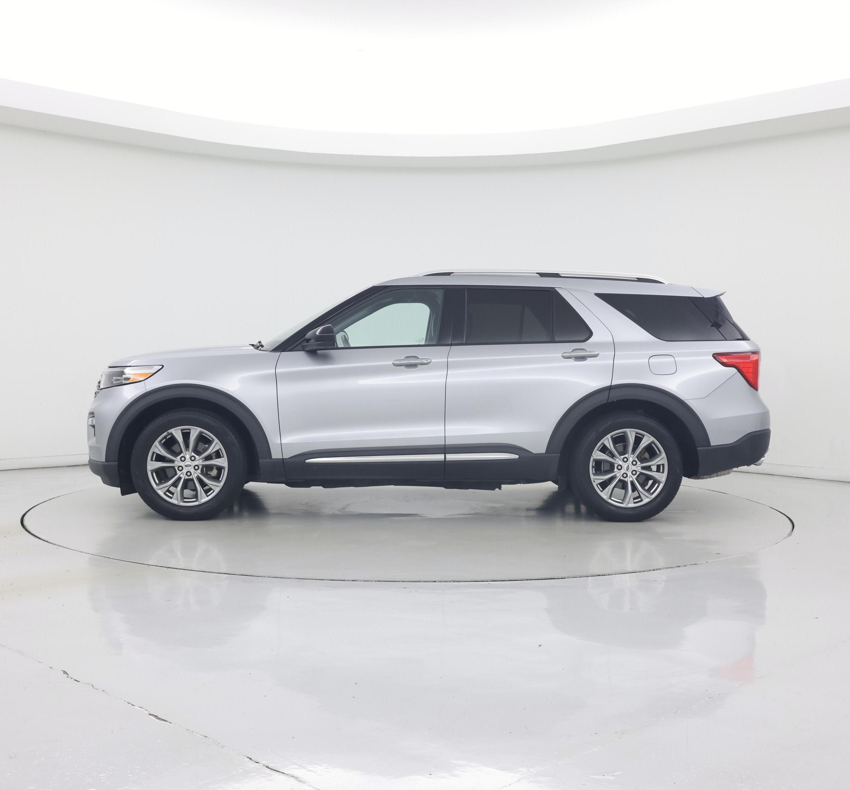 Thumbnail: 2022 Ford Explorer - 3