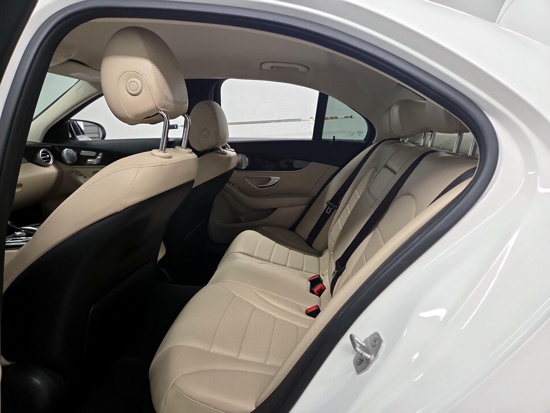 Thumbnail: 2016 Mercedes-Benz C-Class - 17