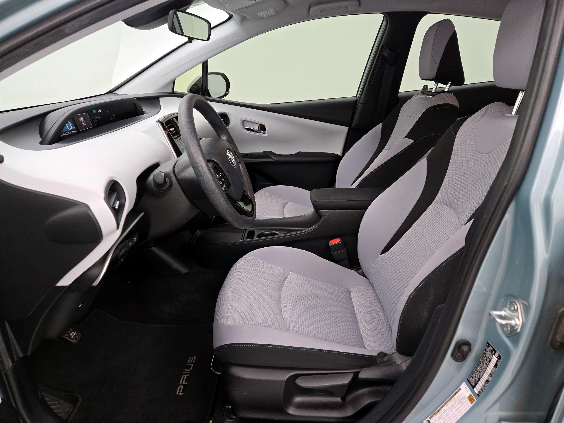 Thumbnail: 2019 Toyota Prius - 11