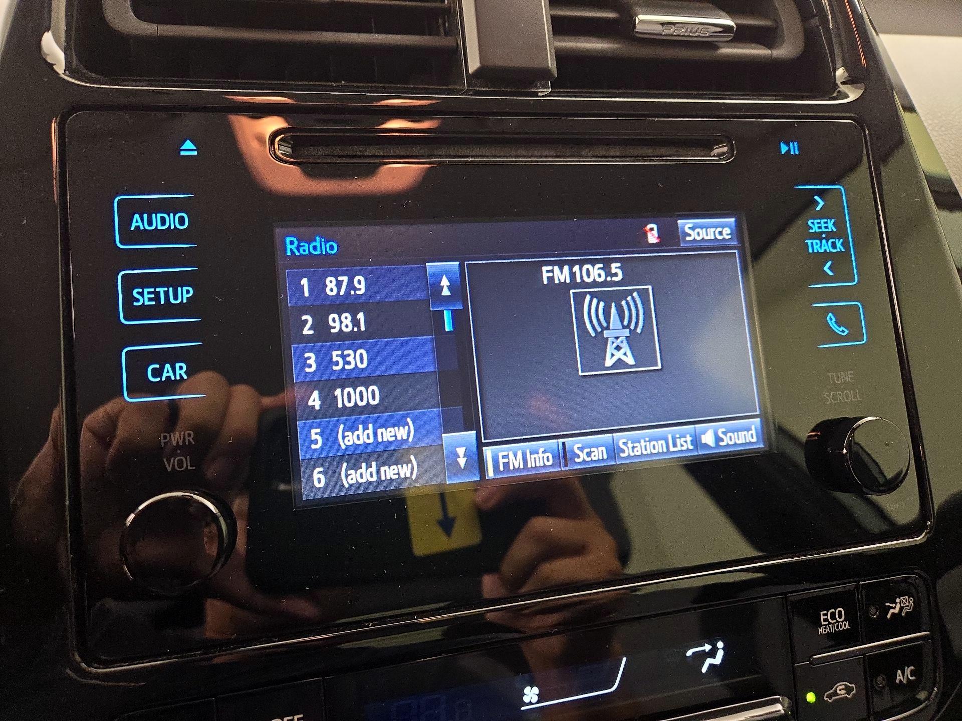 Thumbnail: 2019 Toyota Prius - 15