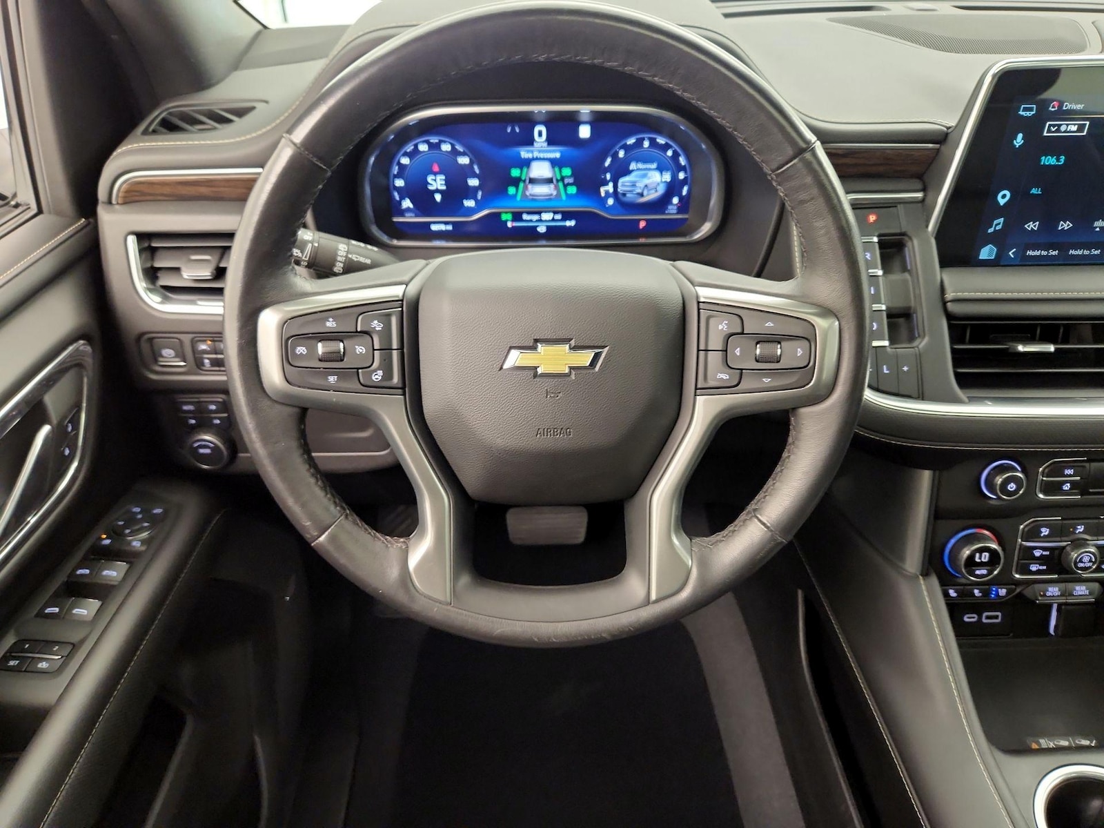 2023 Chevrolet Suburban Premier - Photo 11
