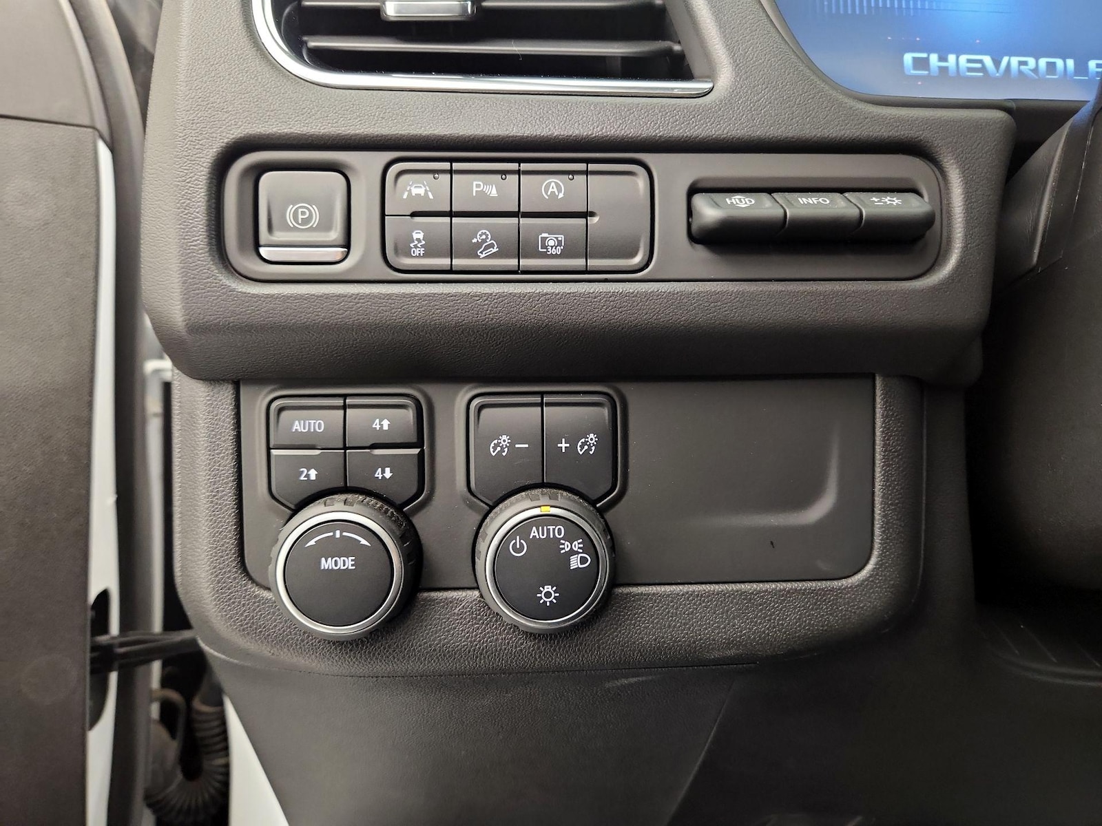 2023 Chevrolet Suburban Premier - Photo 14