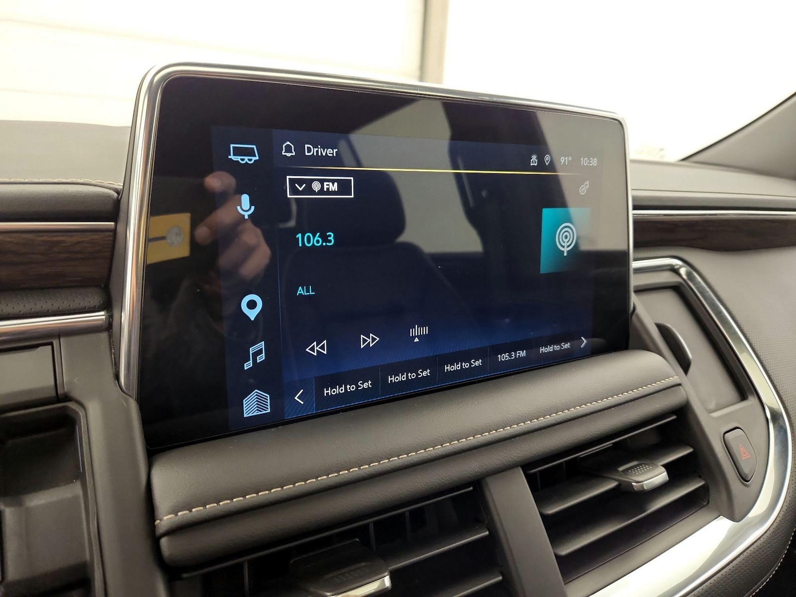 2023 Chevrolet Suburban Premier - Photo 16