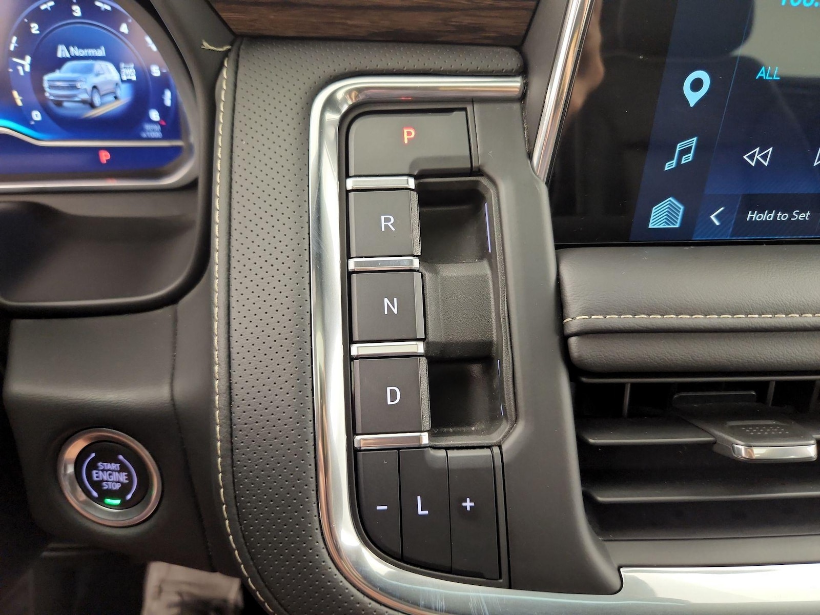 2023 Chevrolet Suburban Premier - Photo 18