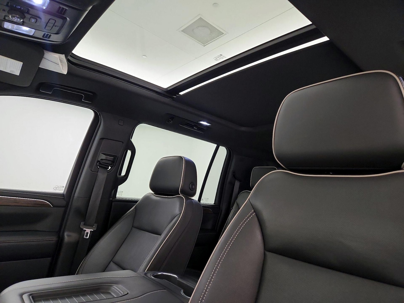 2023 Chevrolet Suburban Premier - Photo 20