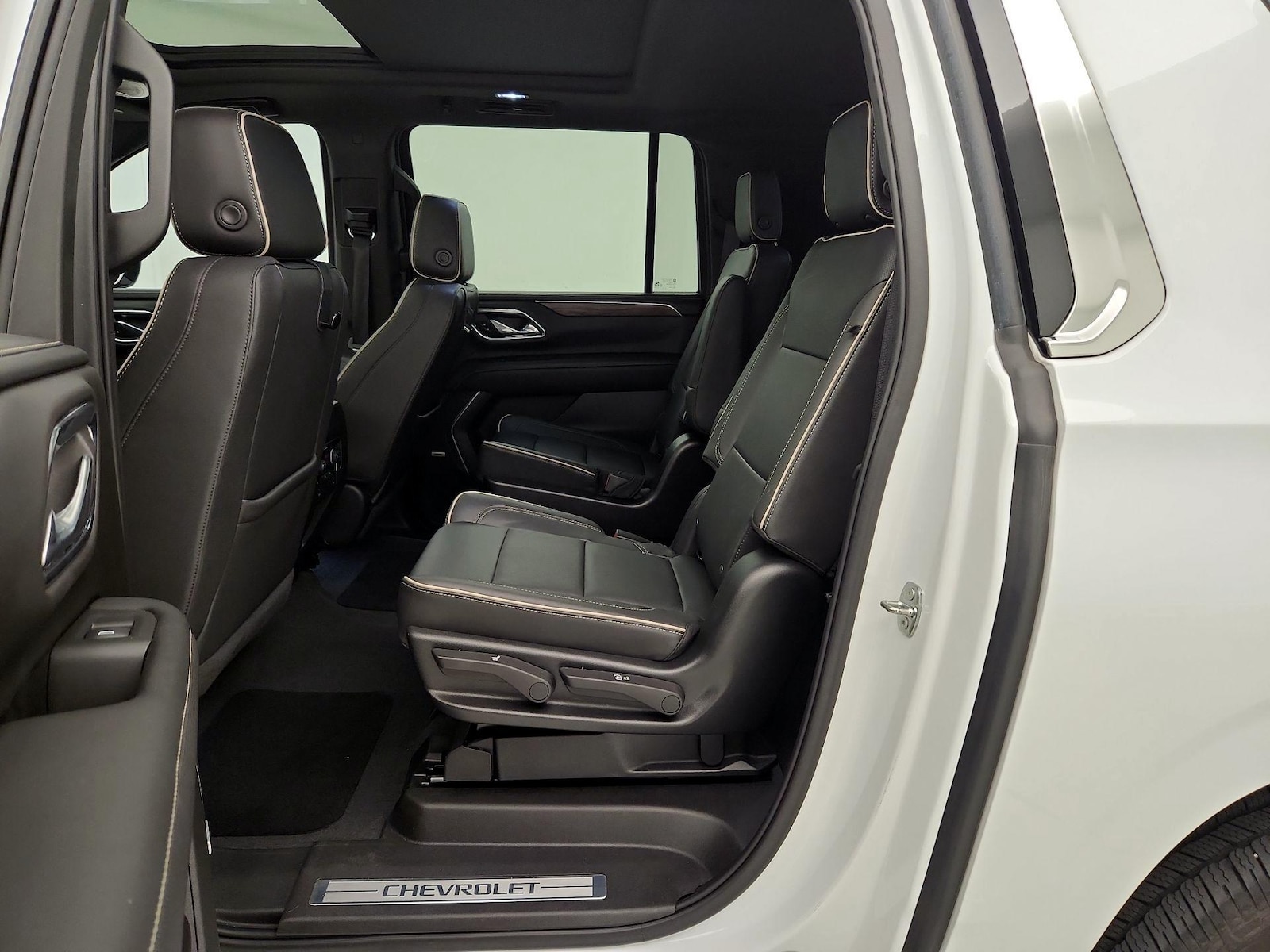 2023 Chevrolet Suburban Premier - Photo 21