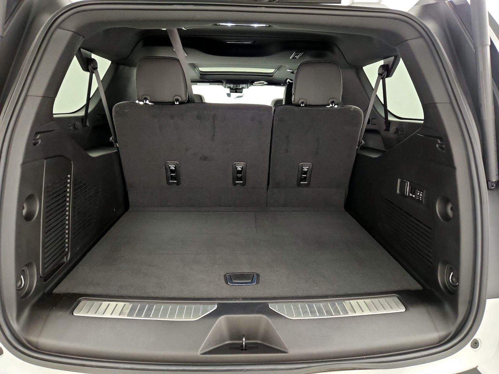 2023 Chevrolet Suburban Premier - Photo 23