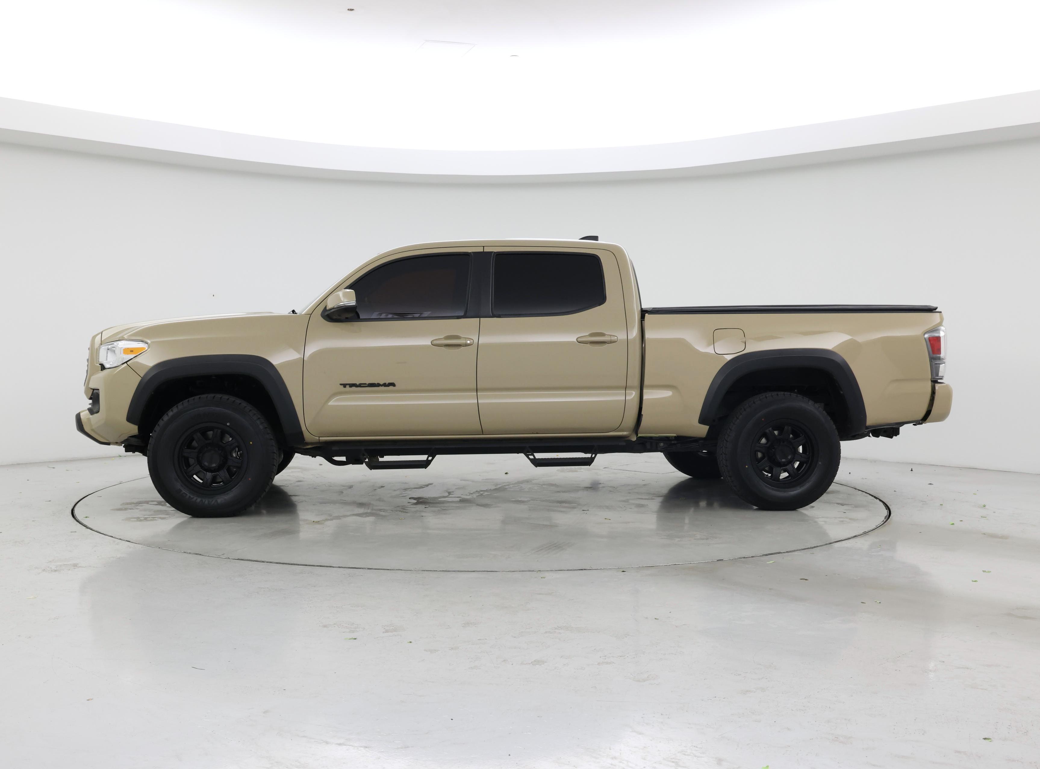 Thumbnail: 2020 Toyota Tacoma - 3