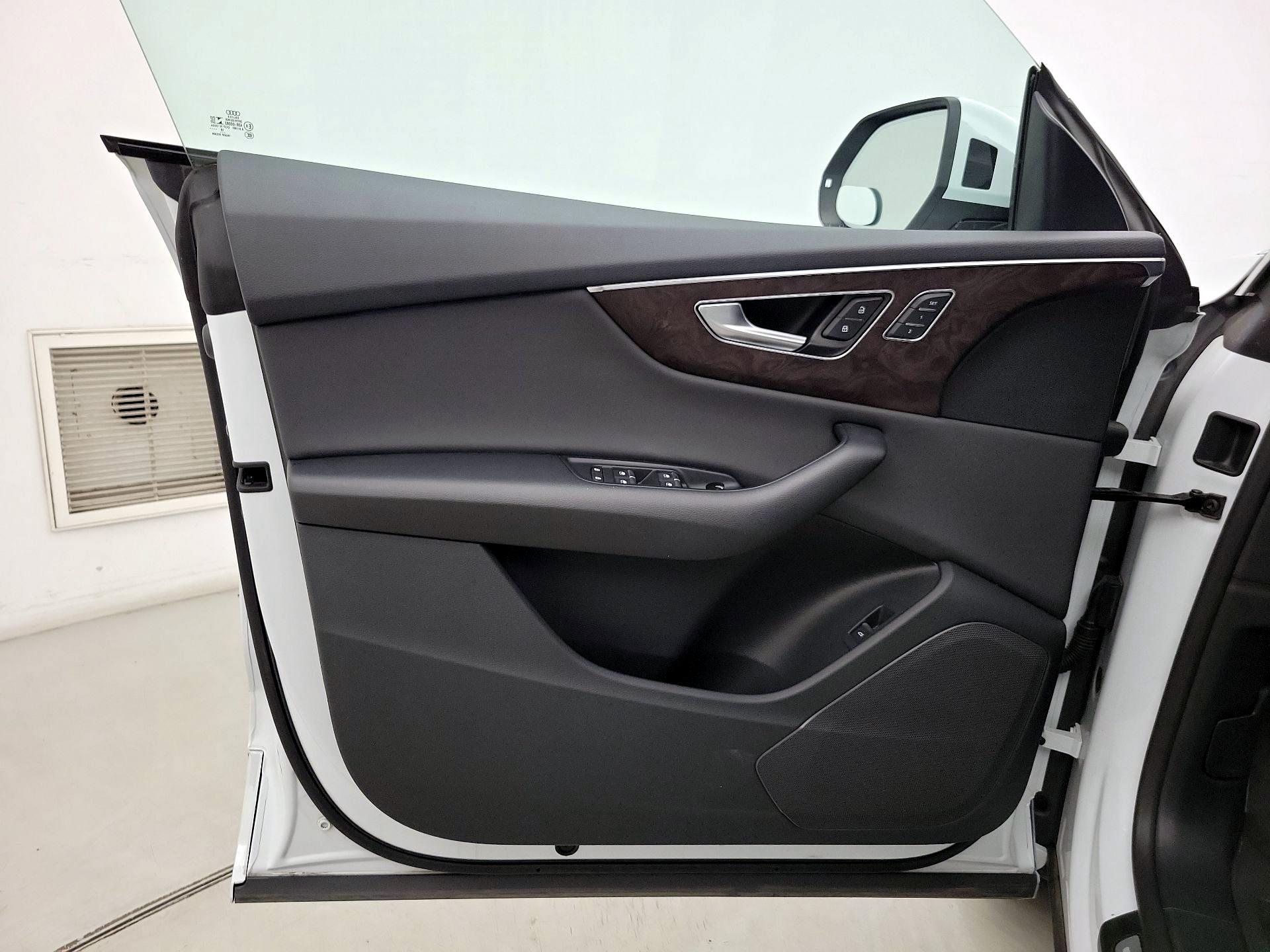 Thumbnail: 2019 Audi Q8 - 12