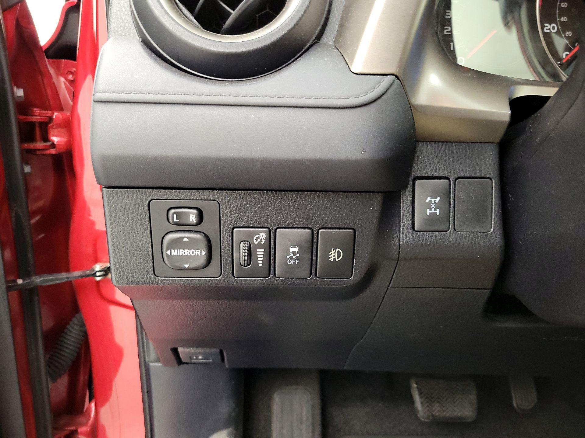 Thumbnail: 2015 Toyota RAV4 - 13