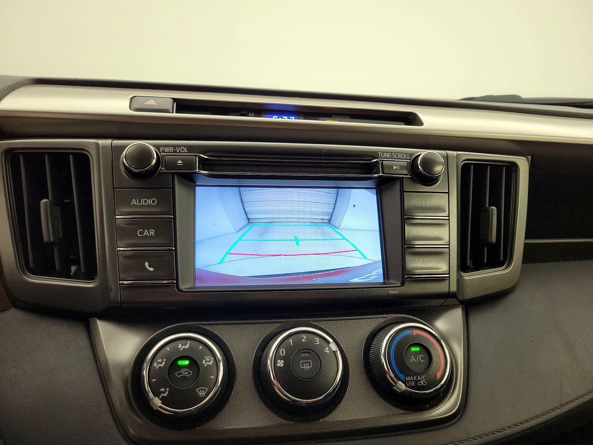 Thumbnail: 2015 Toyota RAV4 - 14