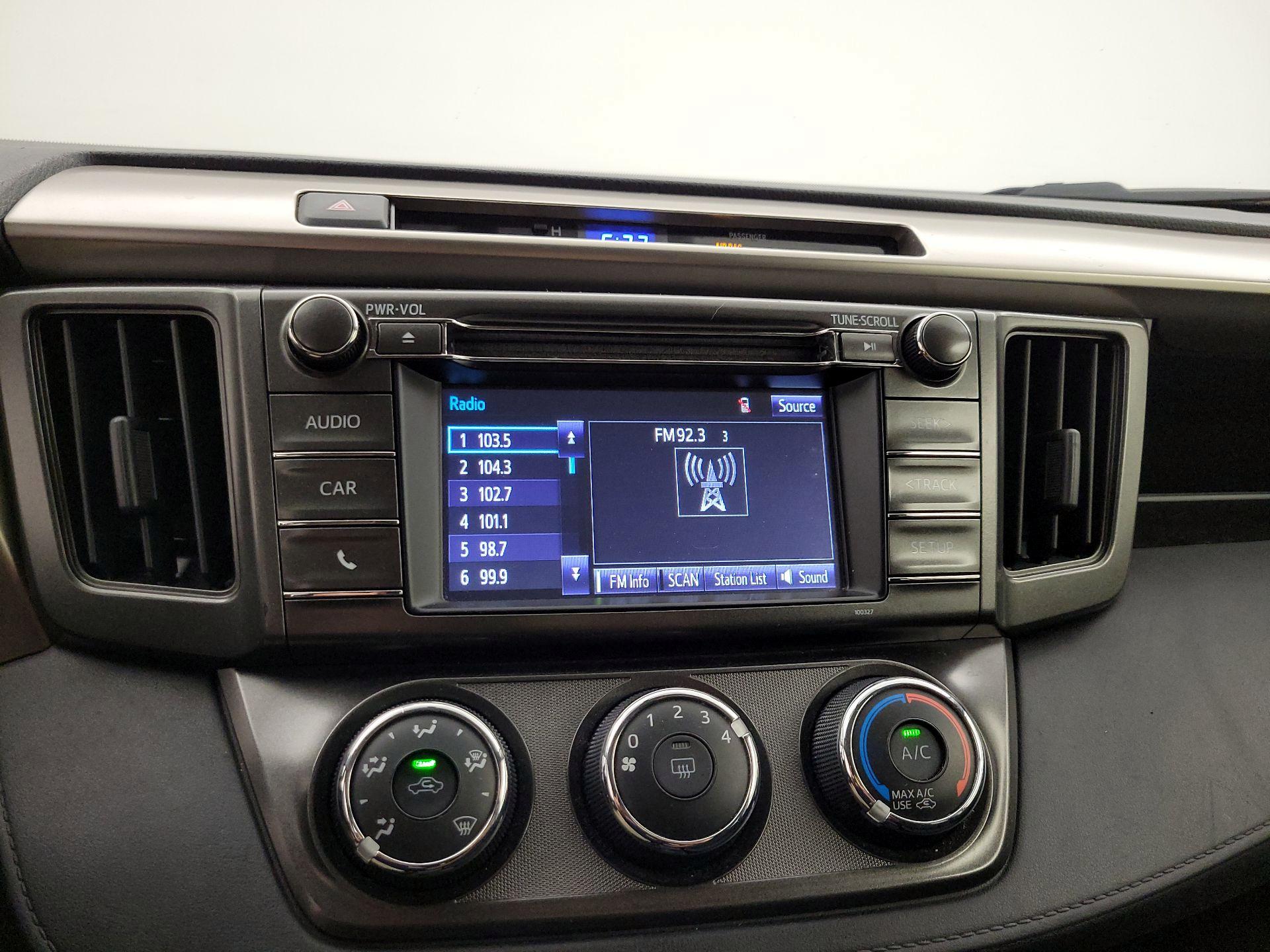 Thumbnail: 2015 Toyota RAV4 - 15