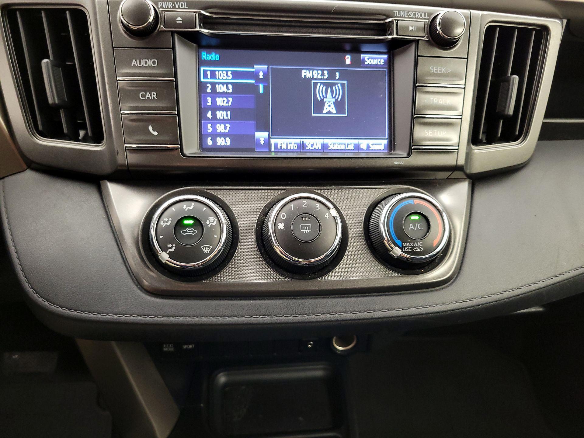 Thumbnail: 2015 Toyota RAV4 - 16