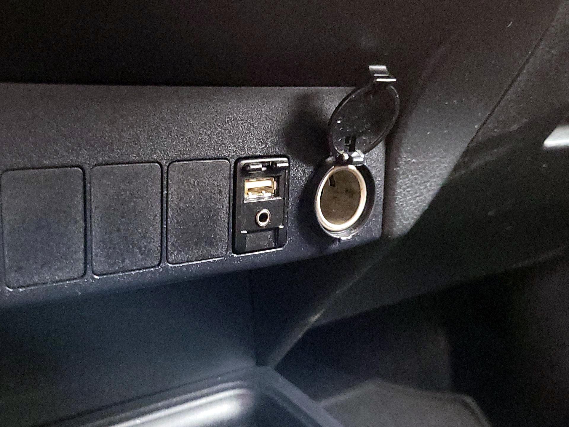 Thumbnail: 2015 Toyota RAV4 - 18