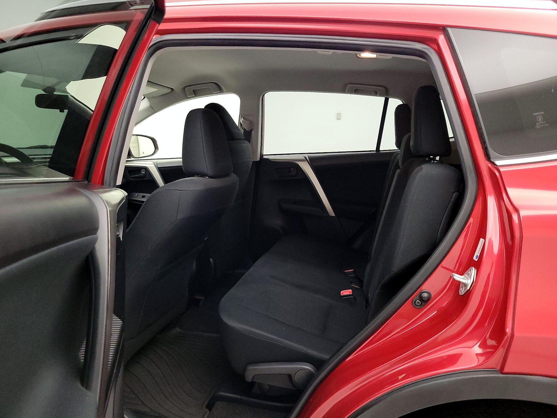 Thumbnail: 2015 Toyota RAV4 - 19