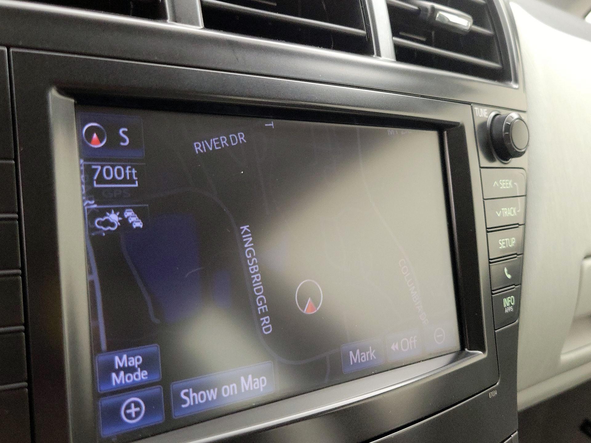 Thumbnail: 2014 Toyota Prius v - 14