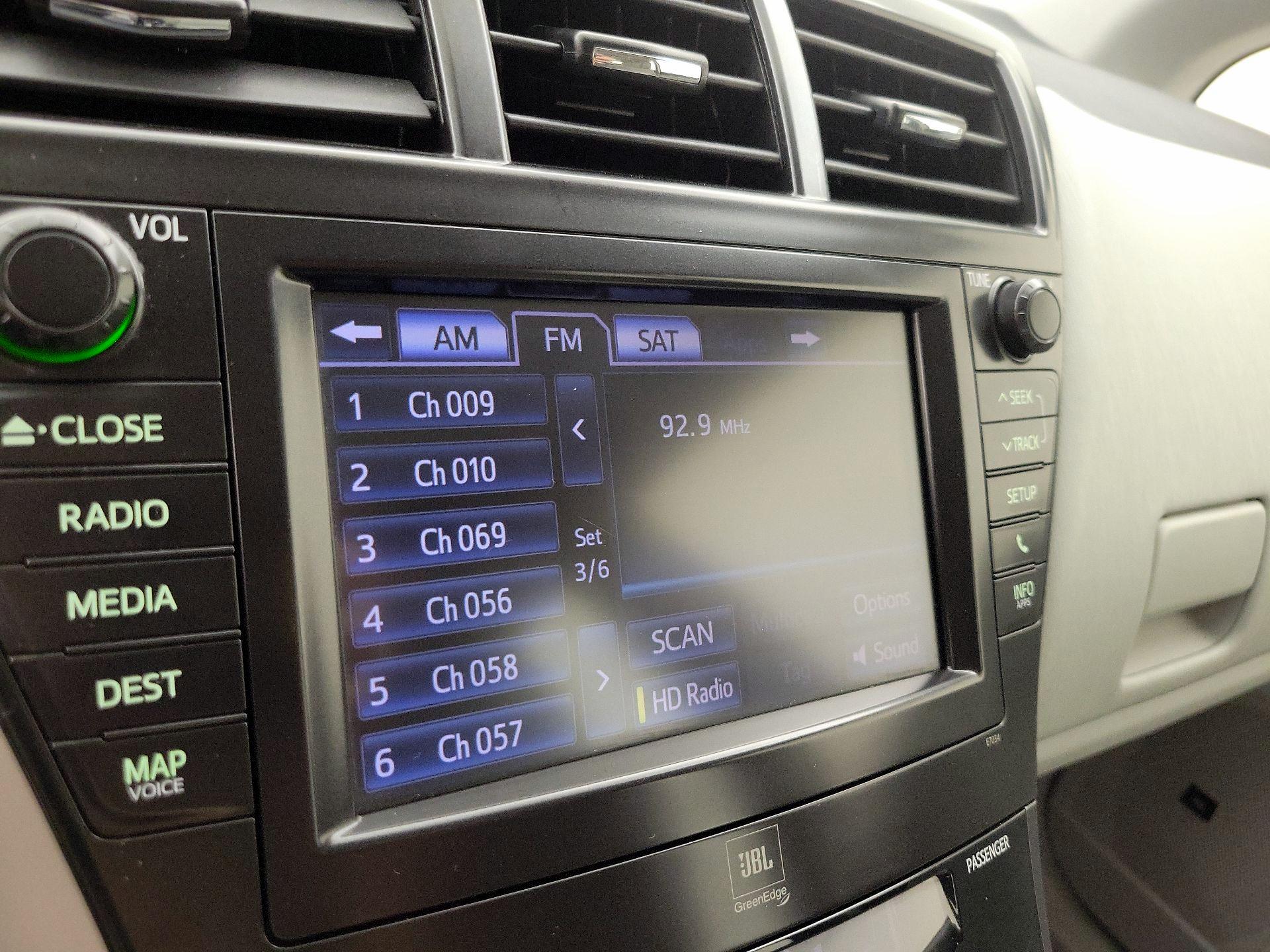 Thumbnail: 2014 Toyota Prius v - 16