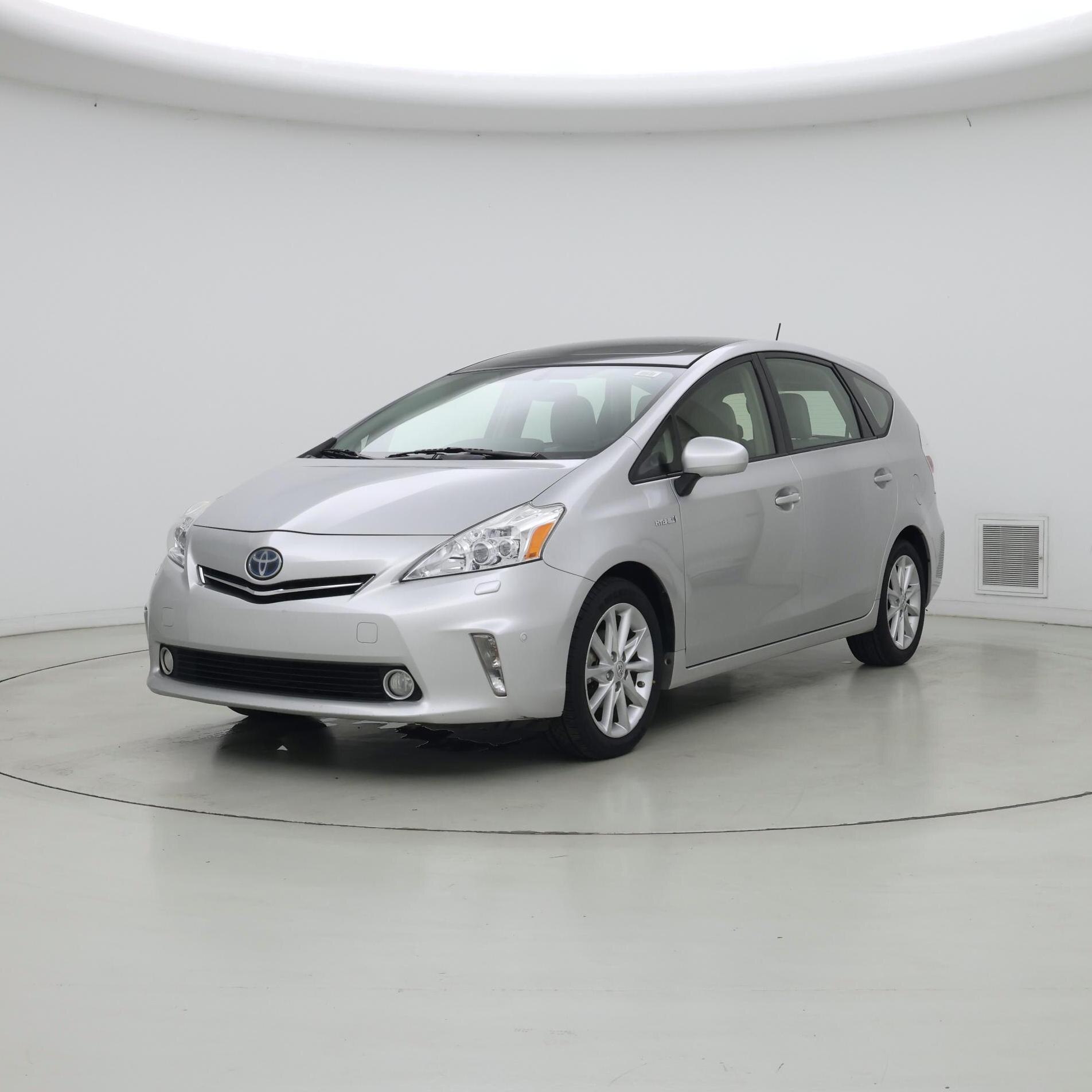 Thumbnail: 2014 Toyota Prius v - 4