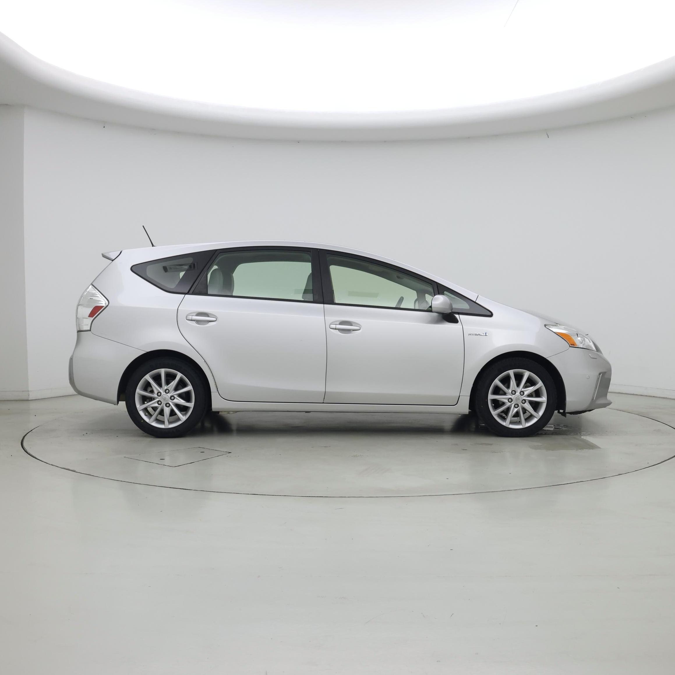 Thumbnail: 2014 Toyota Prius v - 7