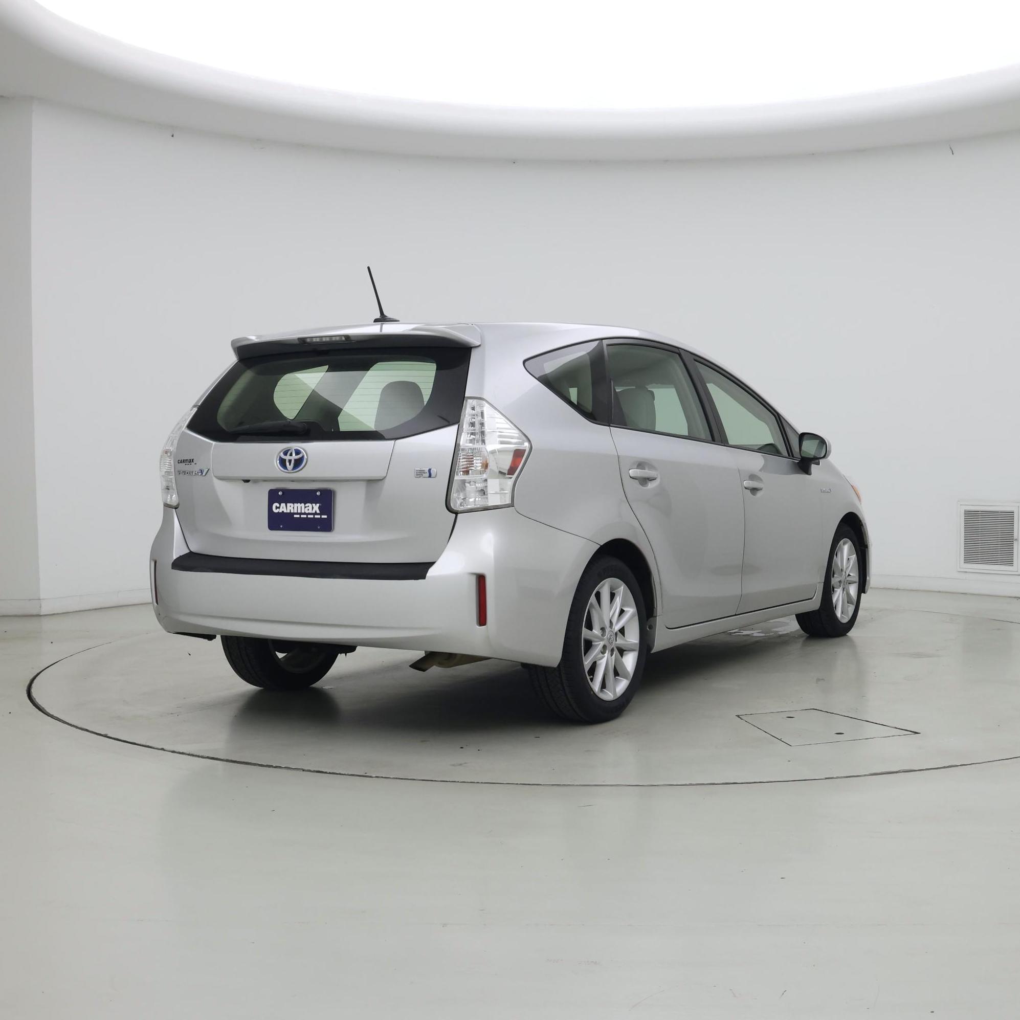 Thumbnail: 2014 Toyota Prius v - 8