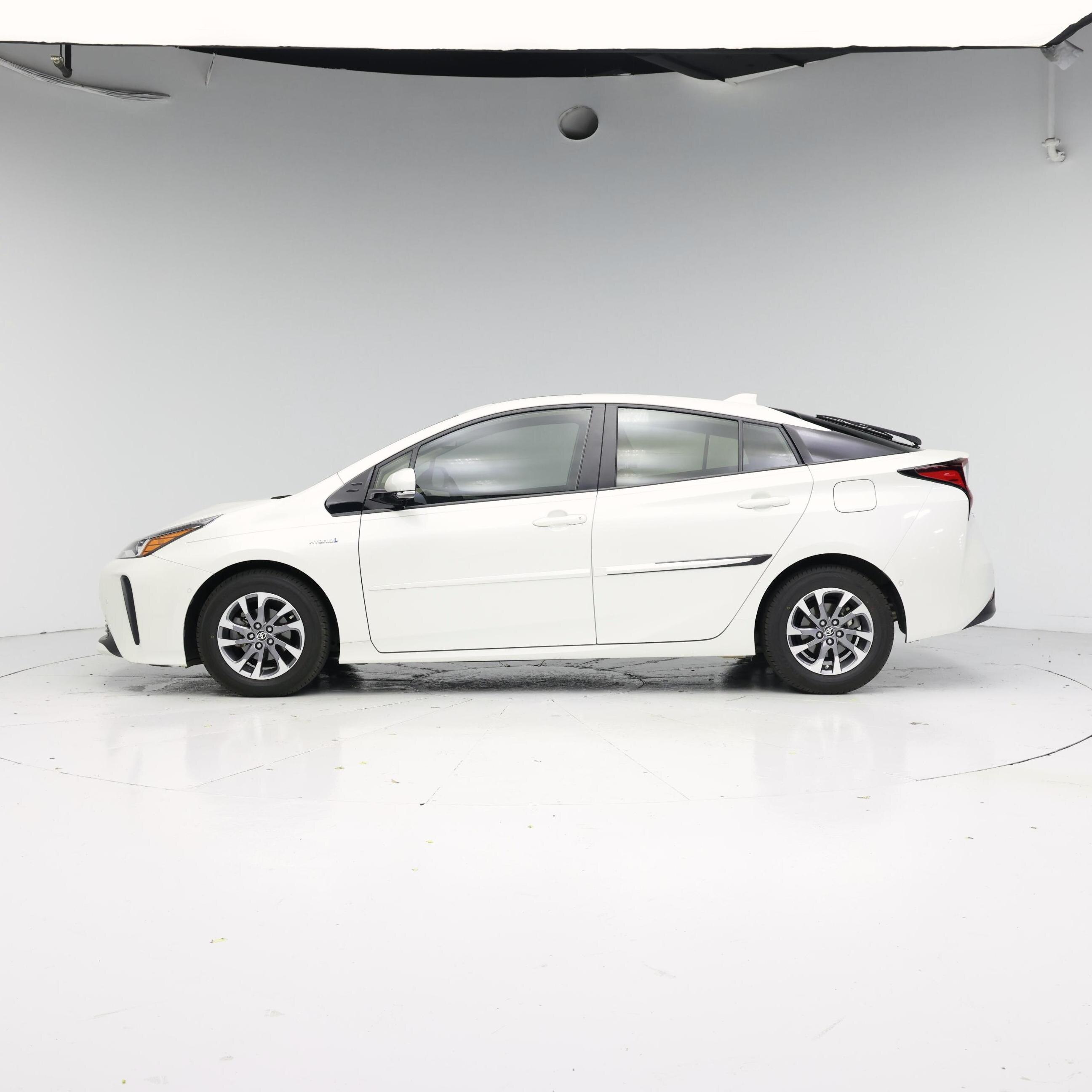 Thumbnail: 2020 Toyota Prius - 3