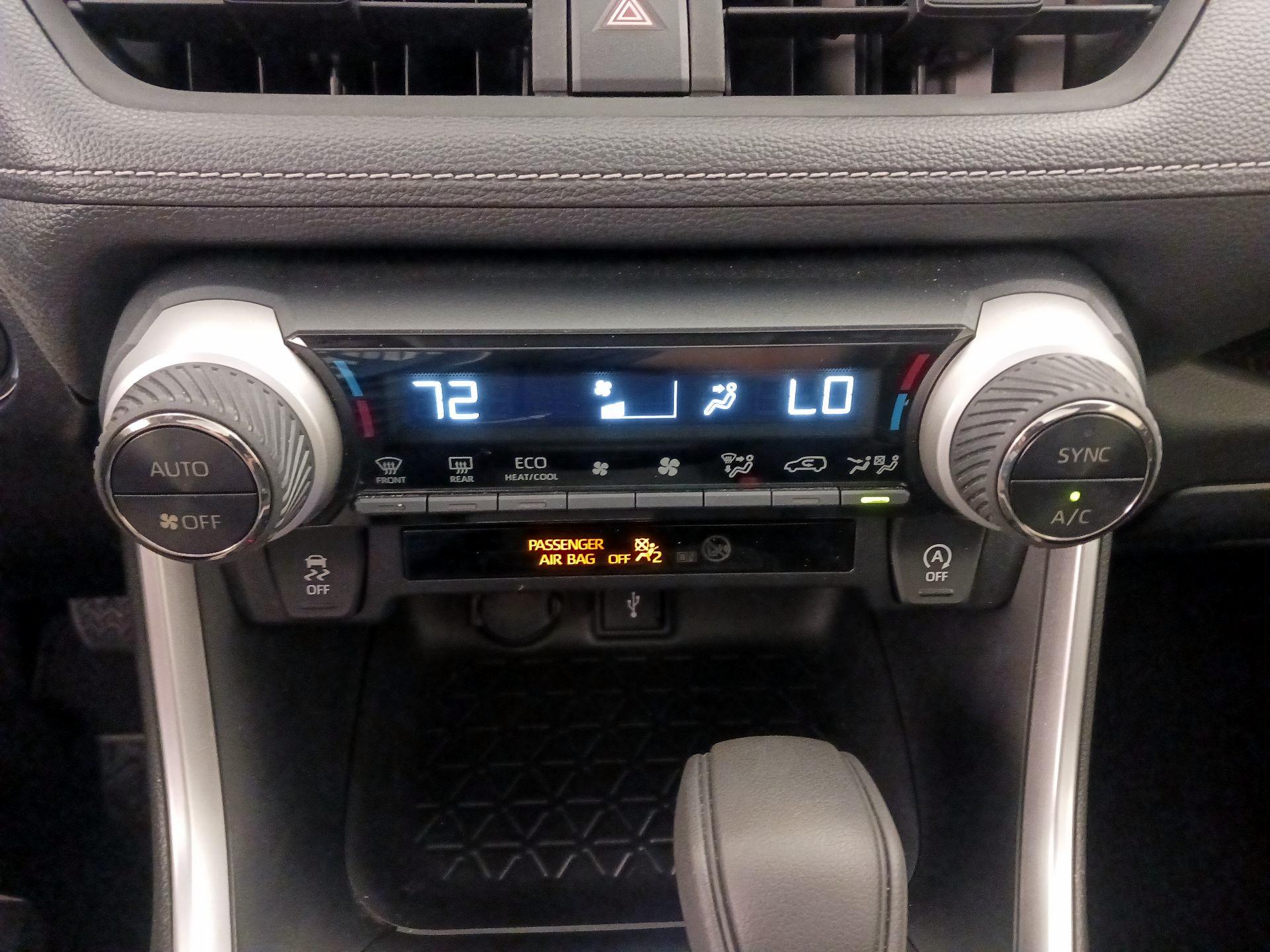 Thumbnail: 2020 Toyota RAV4 - 16