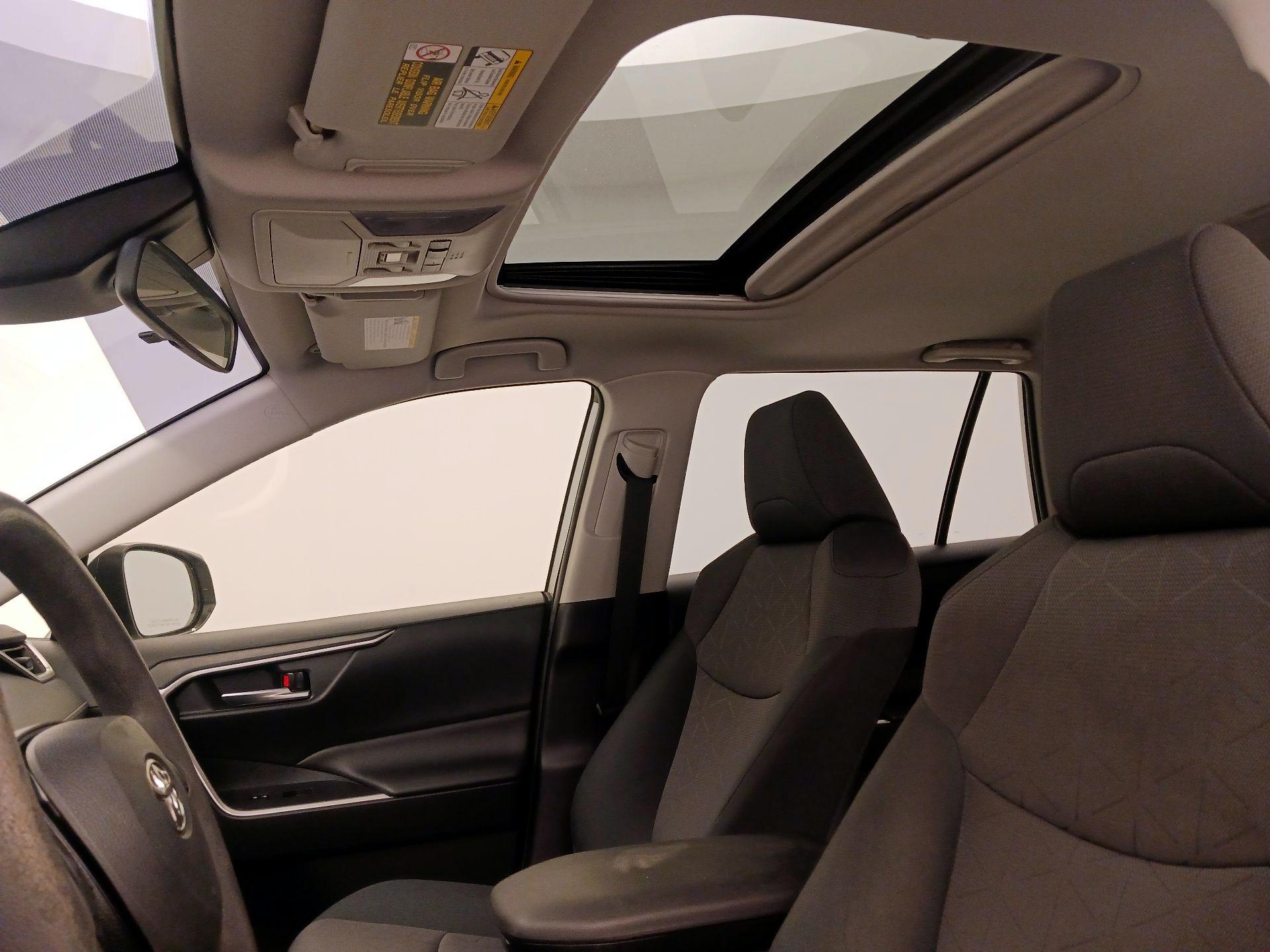 Thumbnail: 2020 Toyota RAV4 - 19