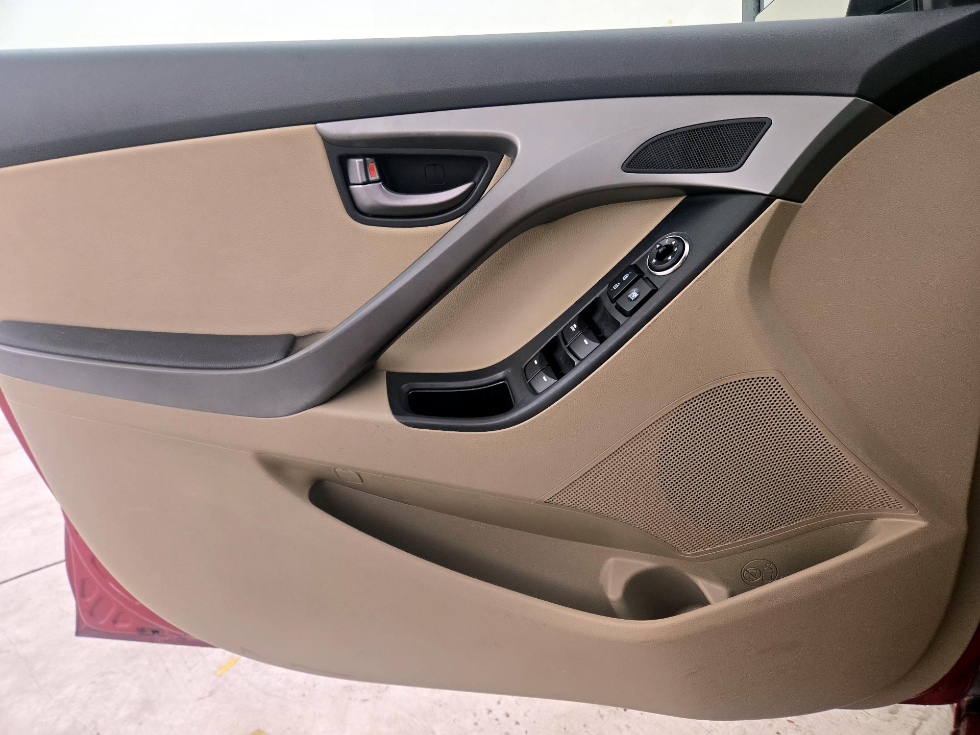 Thumbnail: 2014 Hyundai Elantra - 12