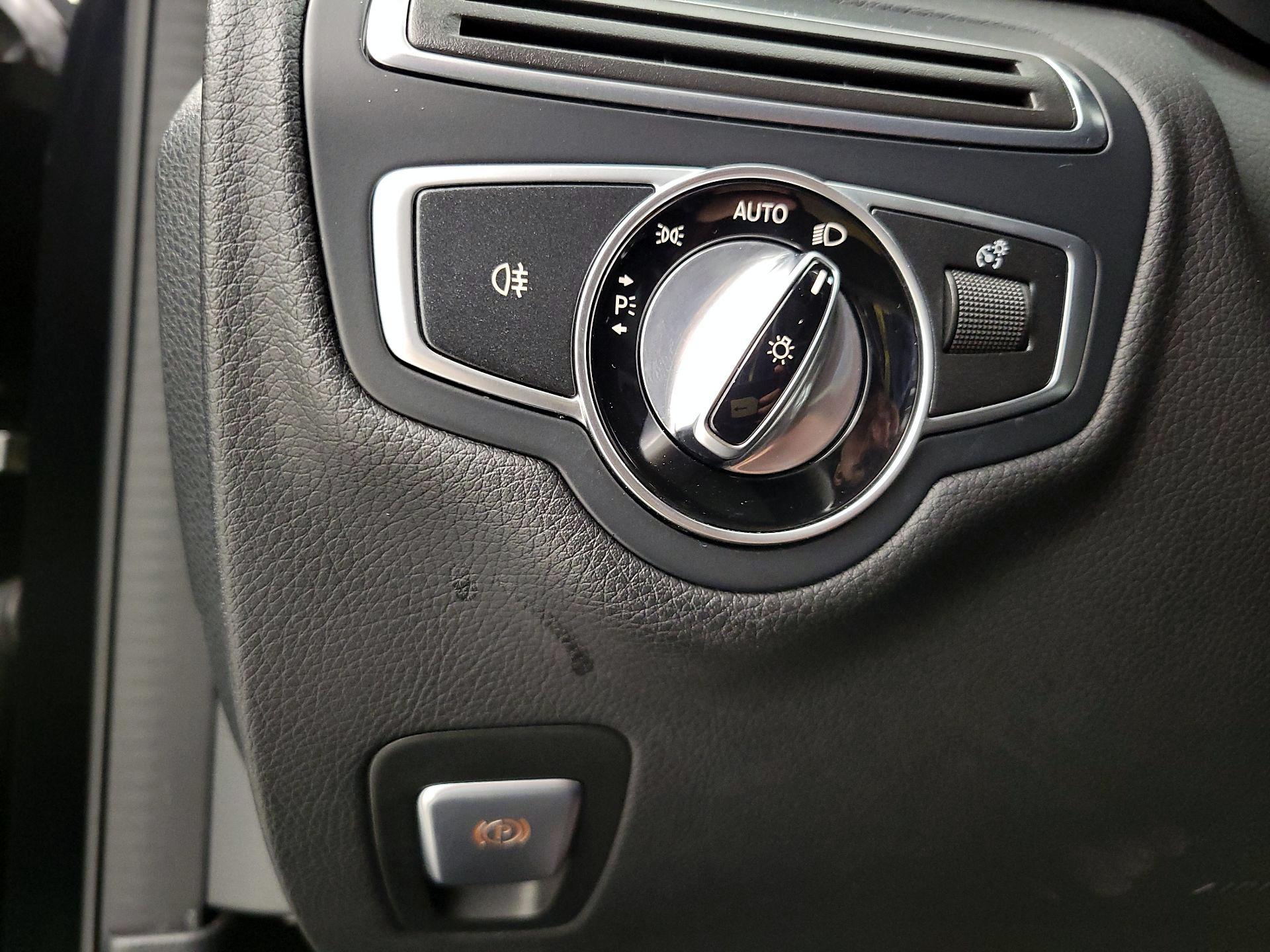 Thumbnail: 2016 Mercedes-Benz C-Class - 13